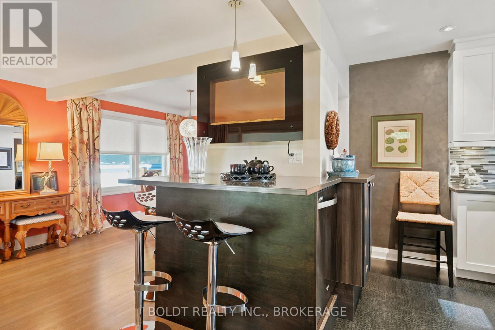 9 Woodgate Avenue, St. Catharines, Ontario  L2R 3V3 - Photo 11 - X13468280