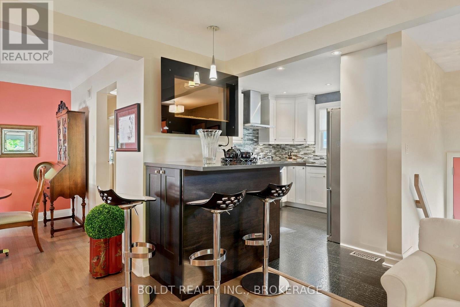 9 Woodgate Avenue, St. Catharines, Ontario  L2R 3V3 - Photo 12 - X13468280