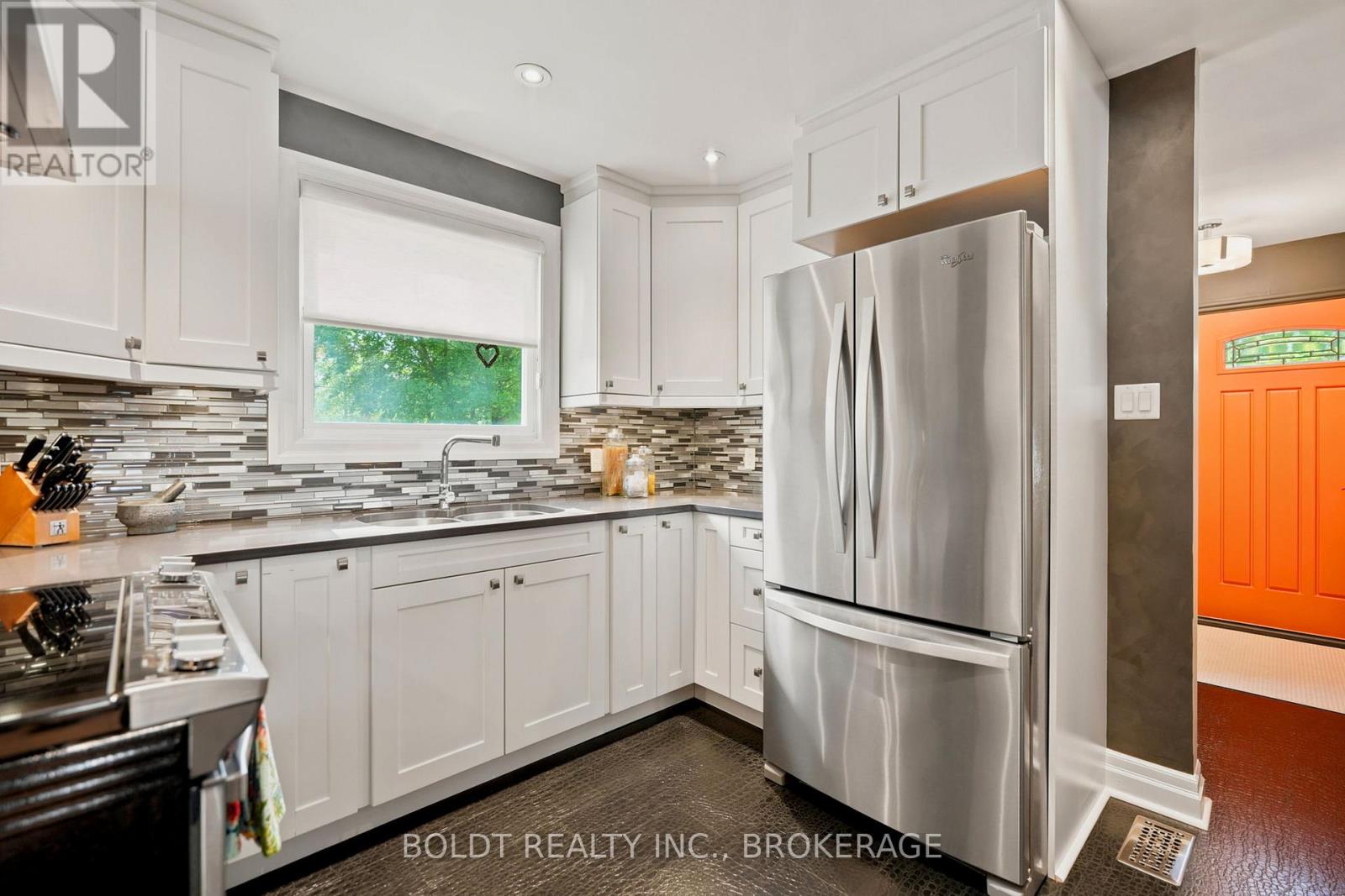 9 Woodgate Avenue, St. Catharines, Ontario  L2R 3V3 - Photo 13 - X13468280