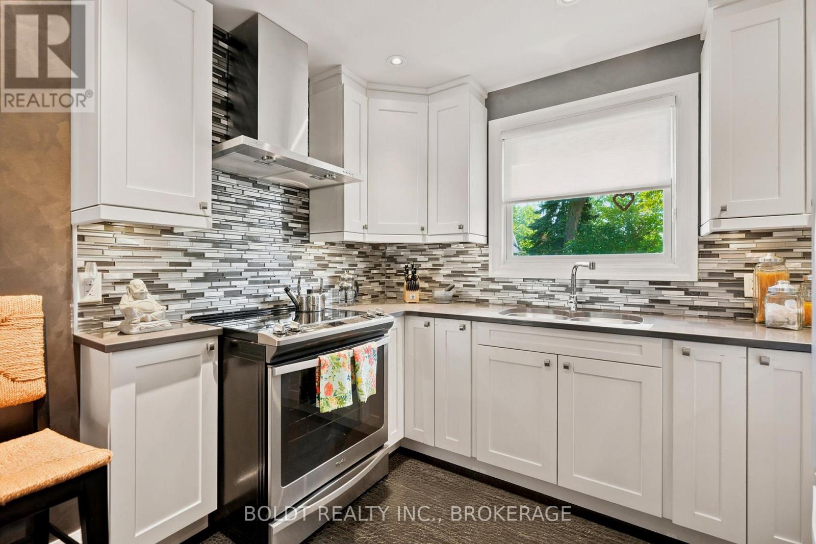 9 Woodgate Avenue, St. Catharines, Ontario  L2R 3V3 - Photo 14 - X13468280