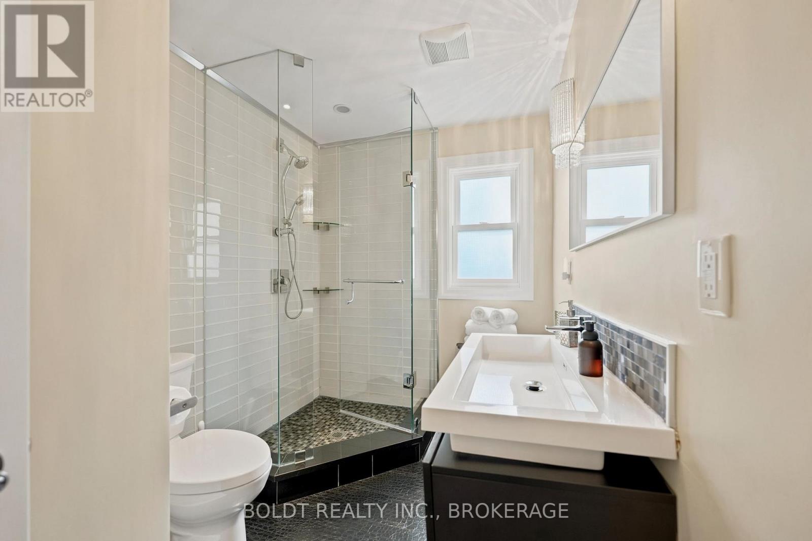 9 Woodgate Avenue, St. Catharines, Ontario  L2R 3V3 - Photo 17 - X13468280