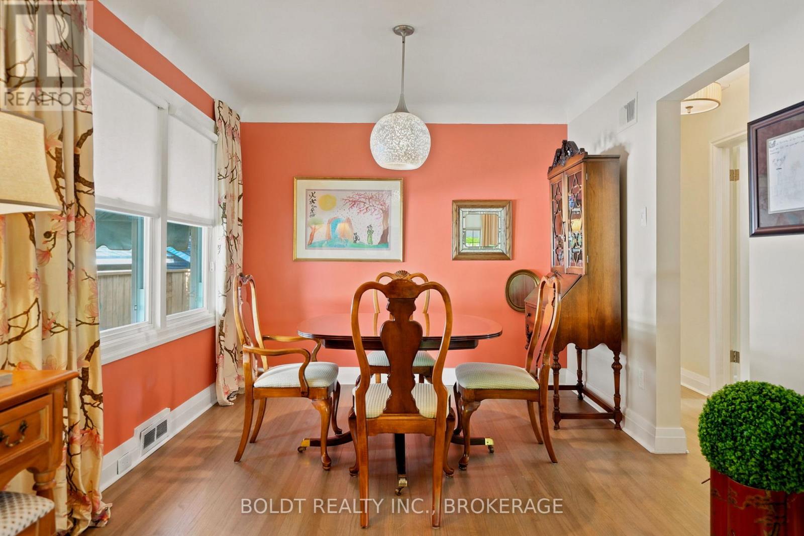 9 Woodgate Avenue, St. Catharines, Ontario  L2R 3V3 - Photo 9 - X13468280