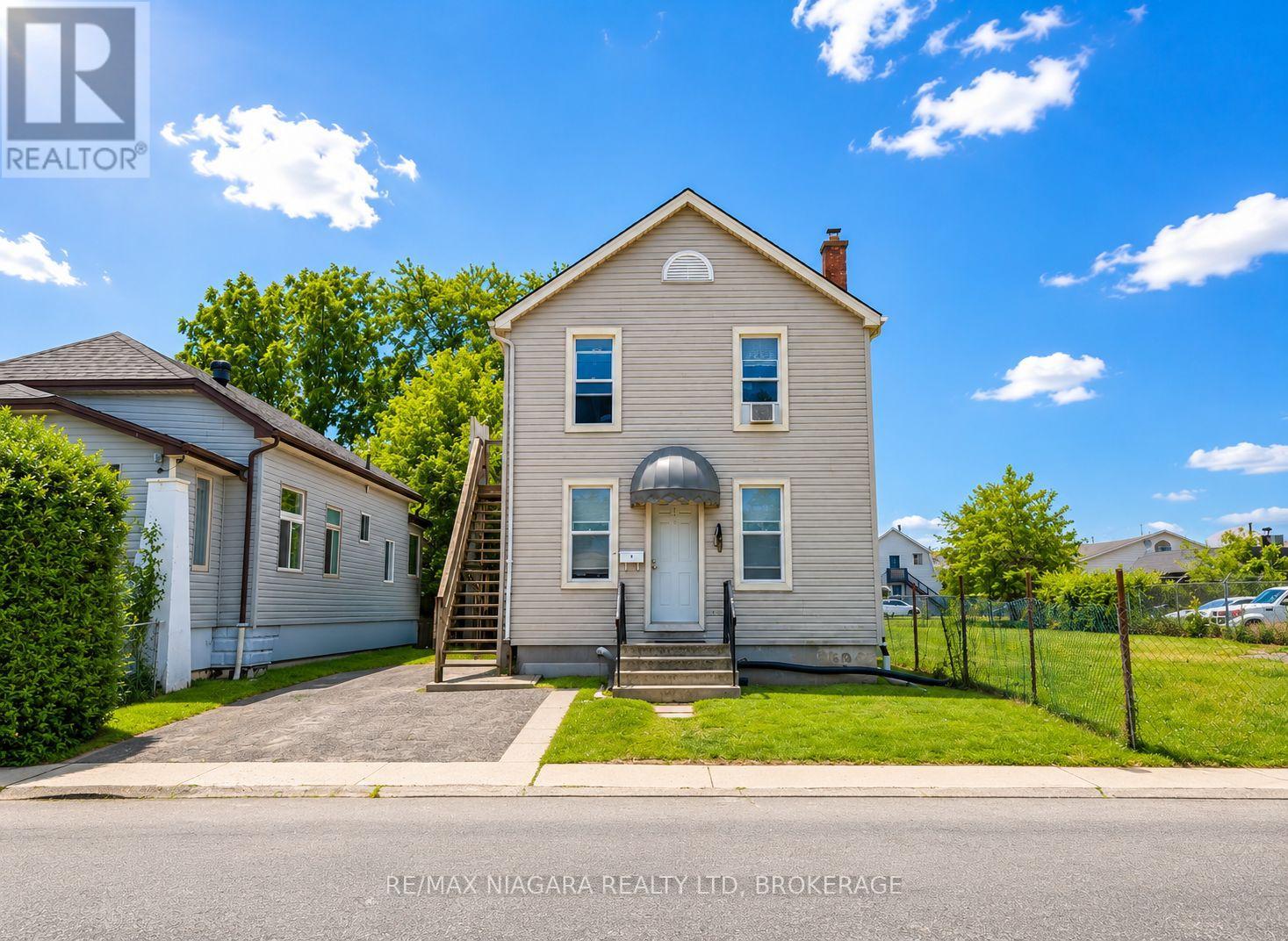 4 MANCHESTER AVENUE, St. Catharines, Ontario