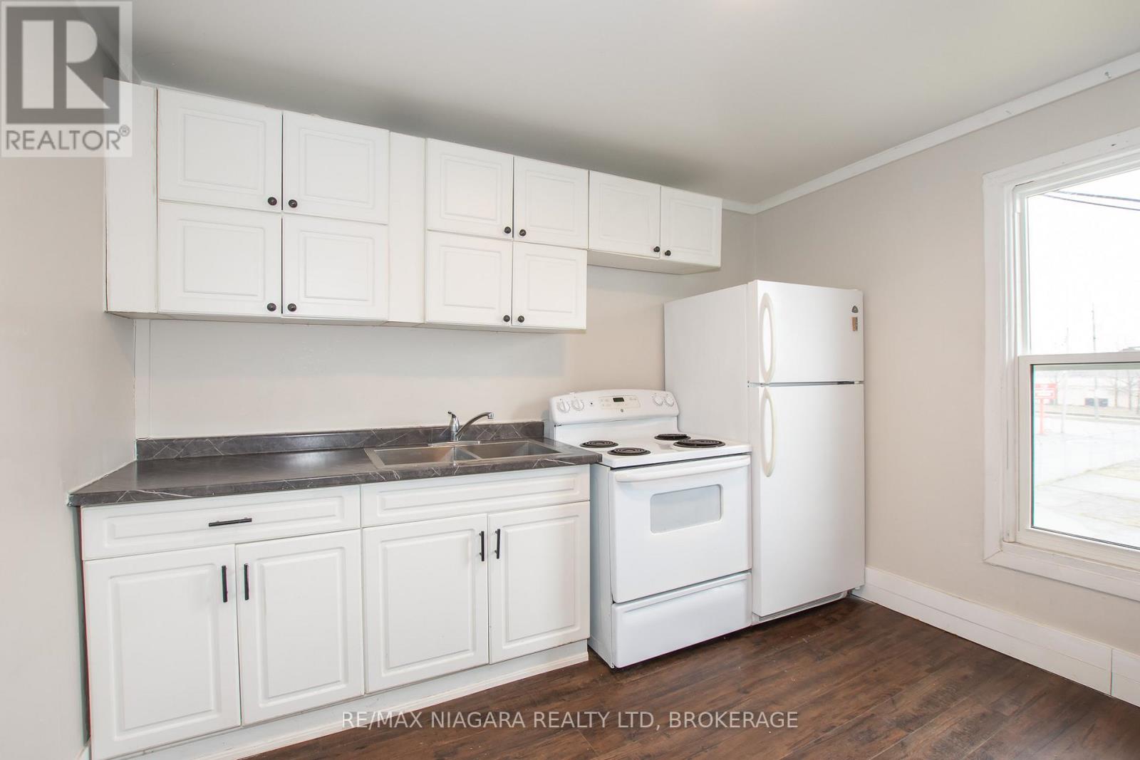 4 Manchester Avenue, St. Catharines, Ontario  L2R 1N8 - Photo 10 - X13469520
