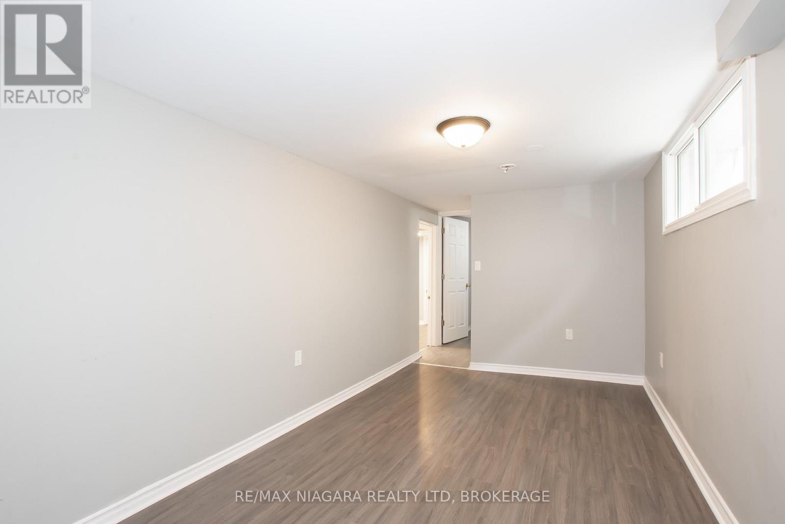 4 Manchester Avenue, St. Catharines, Ontario  L2R 1N8 - Photo 12 - X13469520