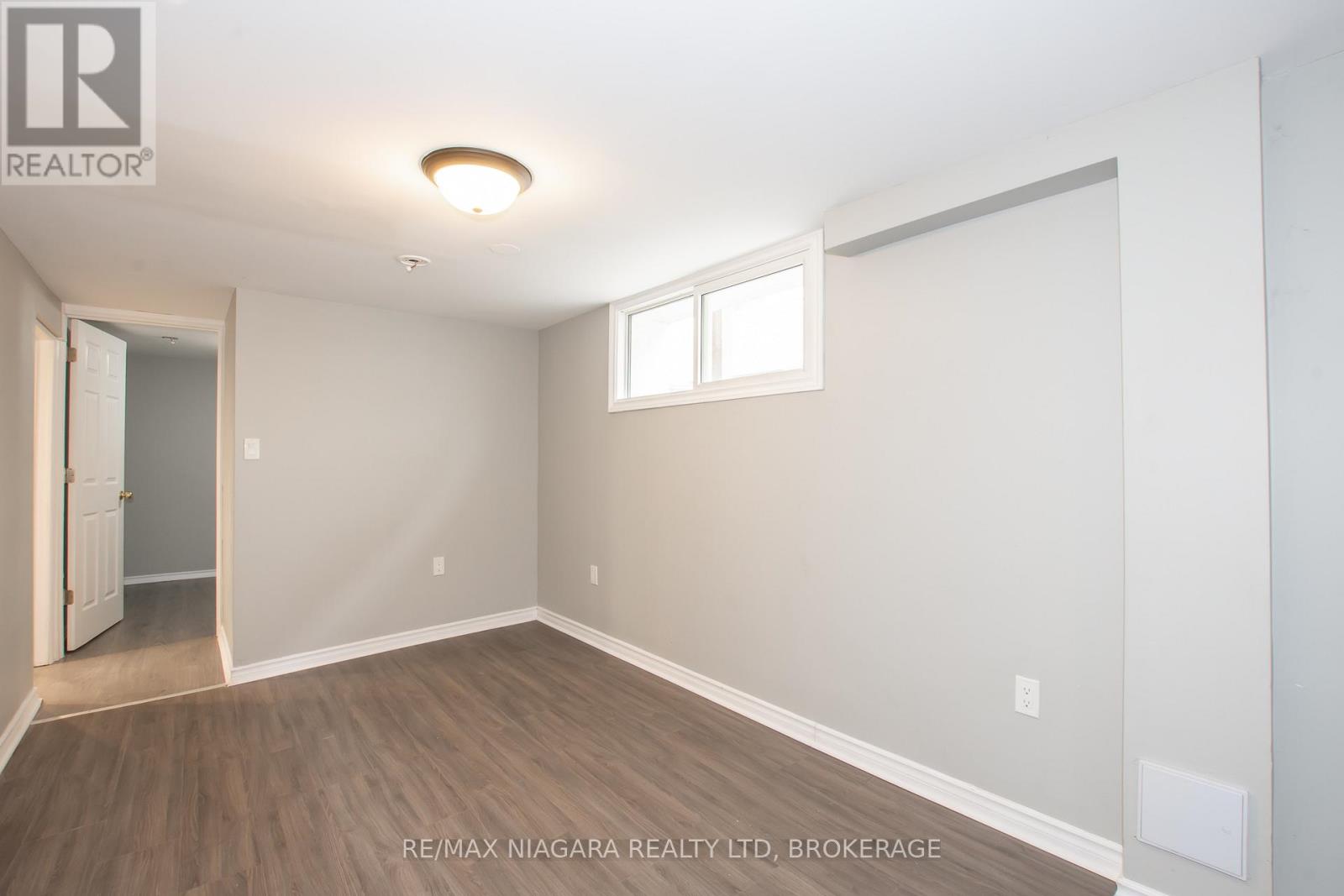 4 Manchester Avenue, St. Catharines, Ontario  L2R 1N8 - Photo 13 - X13469520
