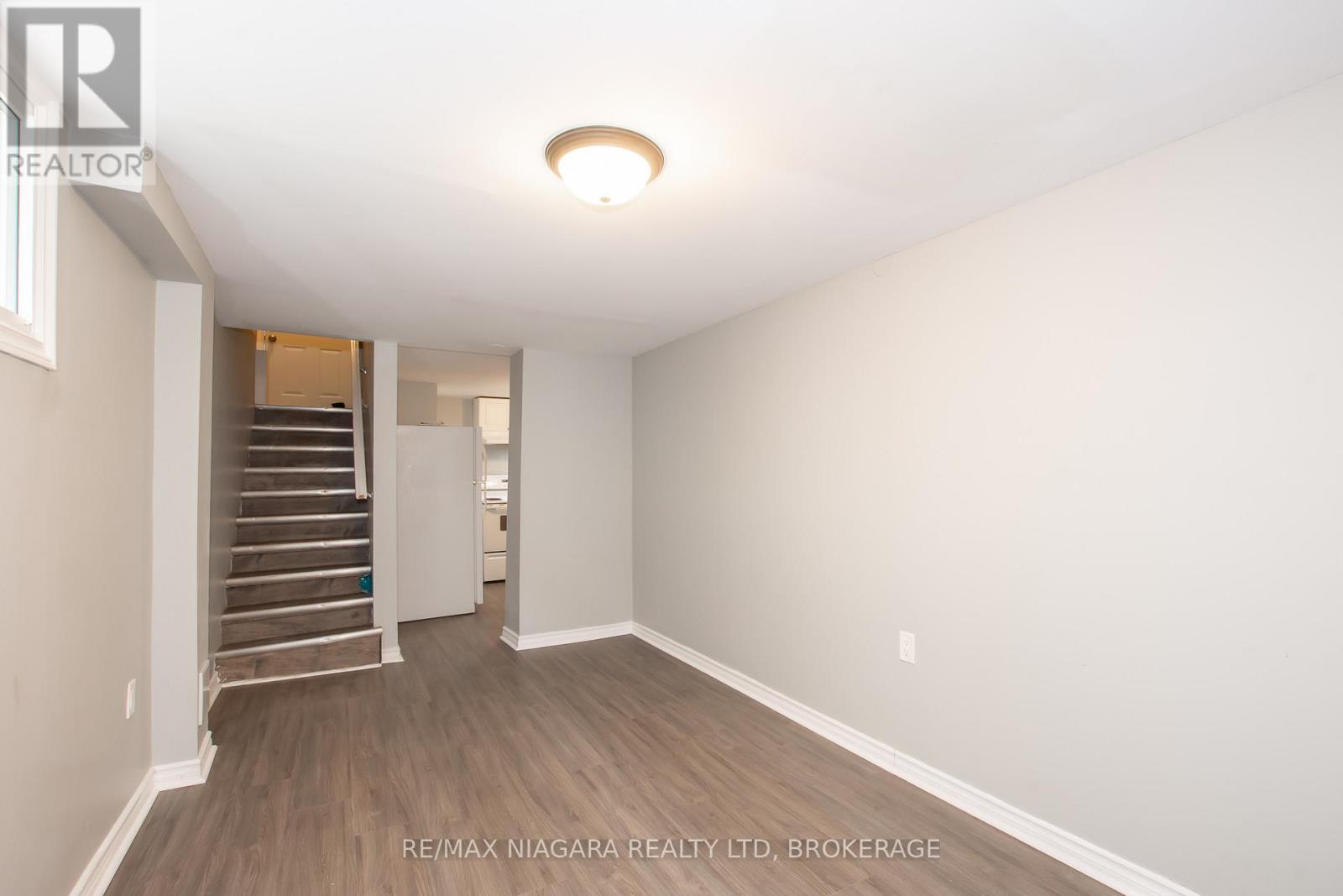 4 Manchester Avenue, St. Catharines, Ontario  L2R 1N8 - Photo 14 - X13469520