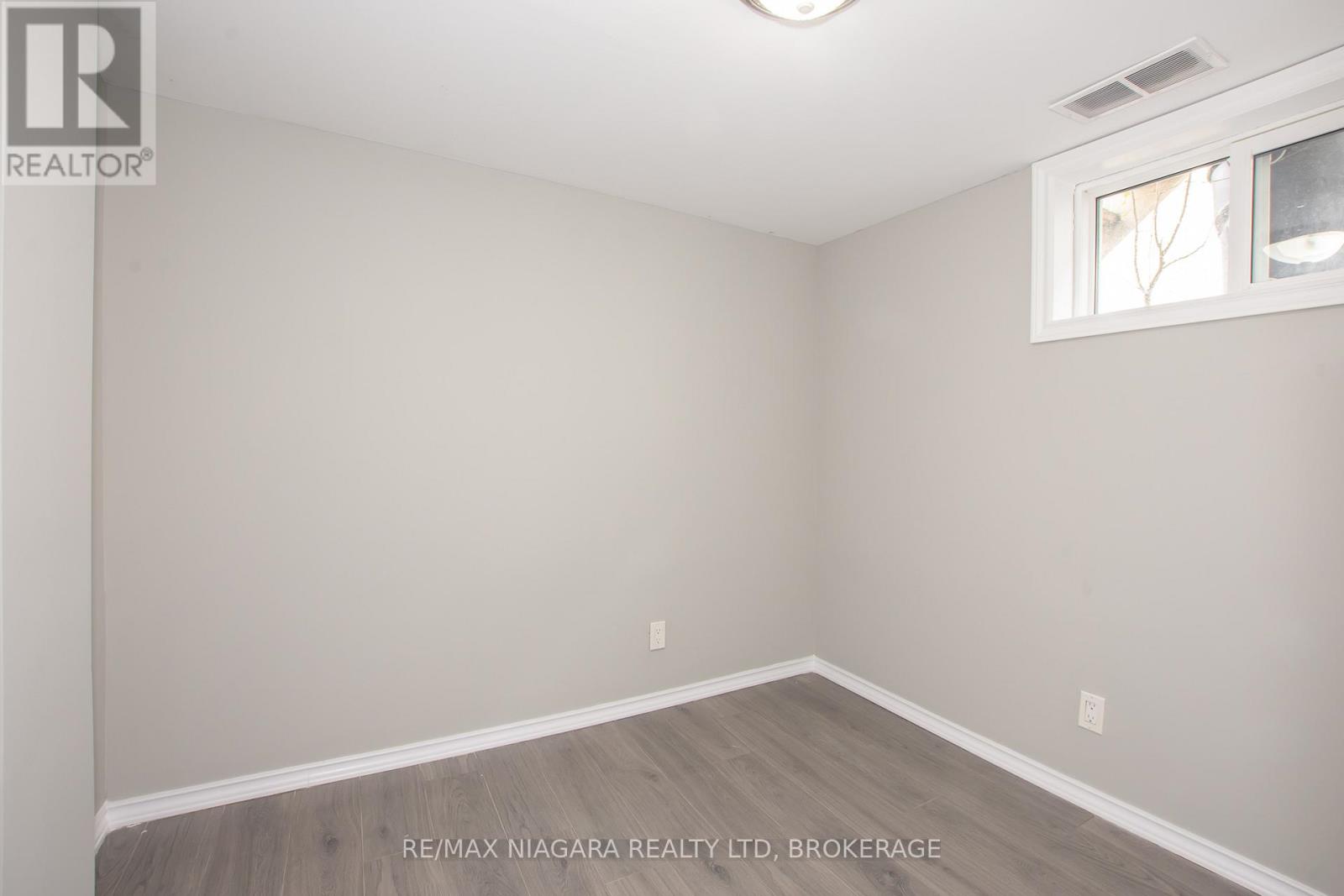 4 Manchester Avenue, St. Catharines, Ontario  L2R 1N8 - Photo 16 - X13469520