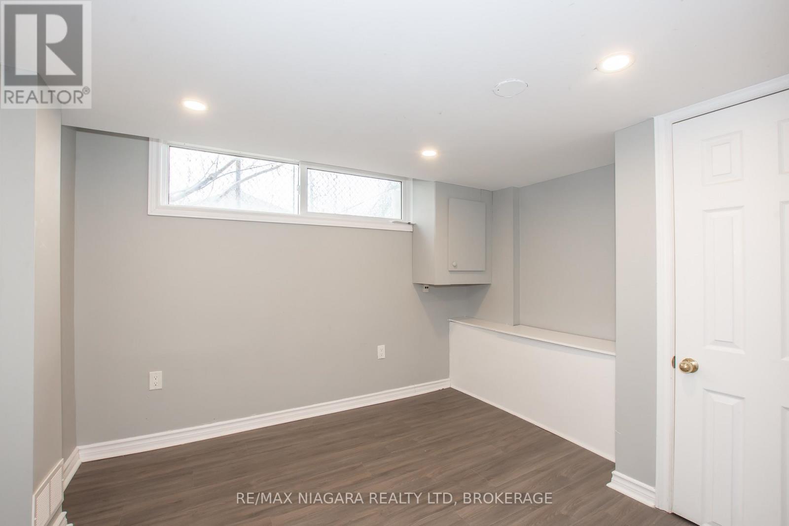 4 Manchester Avenue, St. Catharines, Ontario  L2R 1N8 - Photo 17 - X13469520