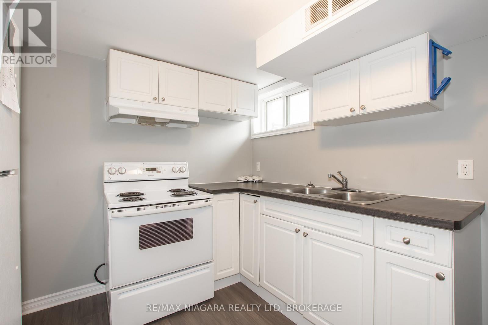 4 Manchester Avenue, St. Catharines, Ontario  L2R 1N8 - Photo 18 - X13469520