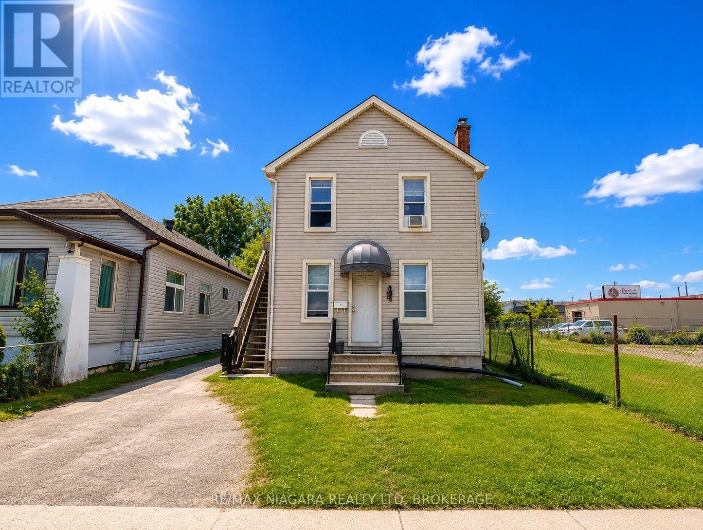 4 Manchester Avenue, St. Catharines, Ontario  L2R 1N8 - Photo 2 - X13469520