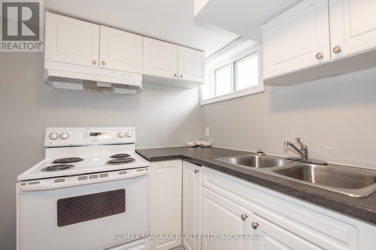 4 Manchester Avenue, St. Catharines, Ontario  L2R 1N8 - Photo 21 - X13469520