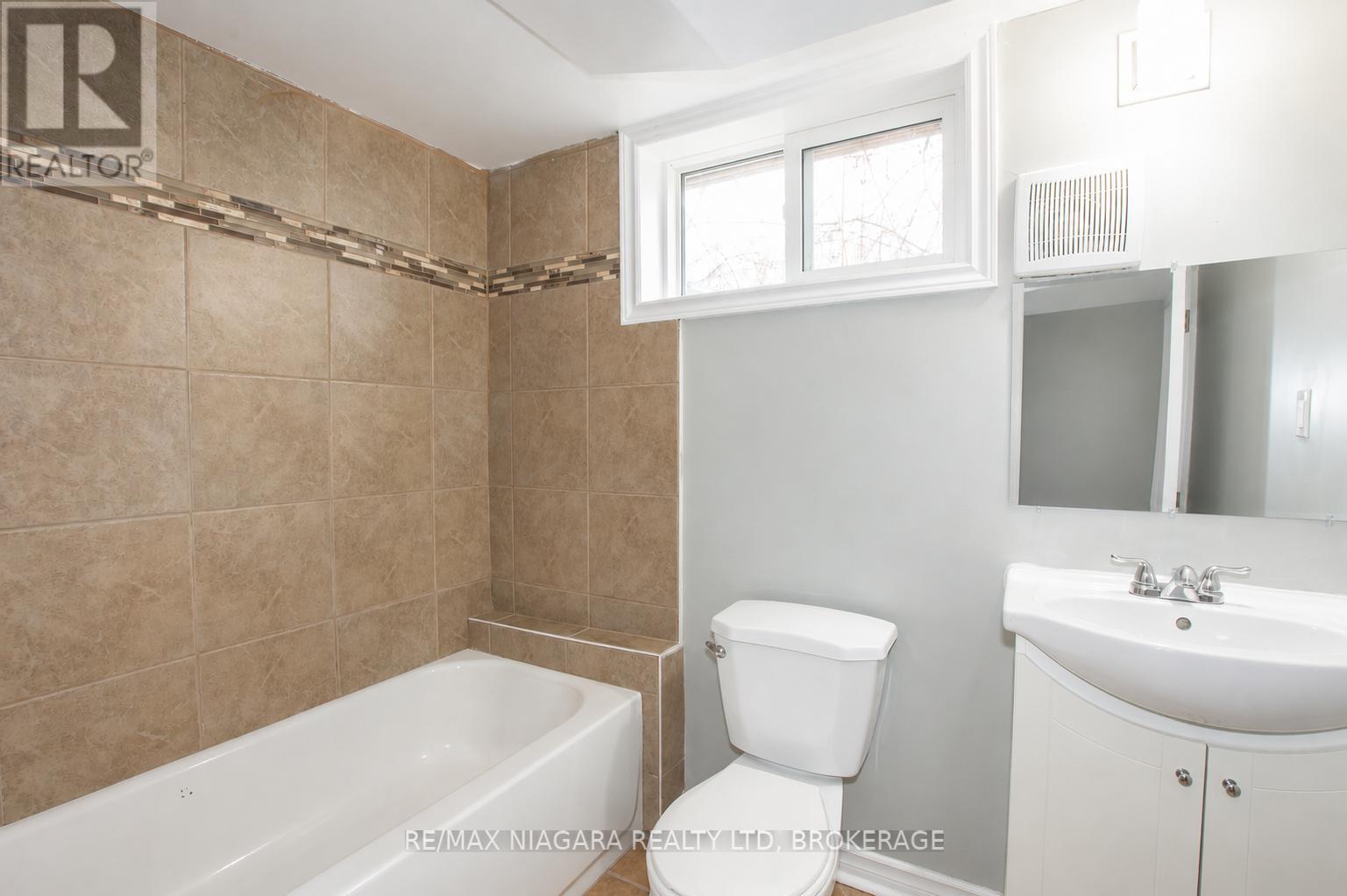 4 Manchester Avenue, St. Catharines, Ontario  L2R 1N8 - Photo 22 - X13469520
