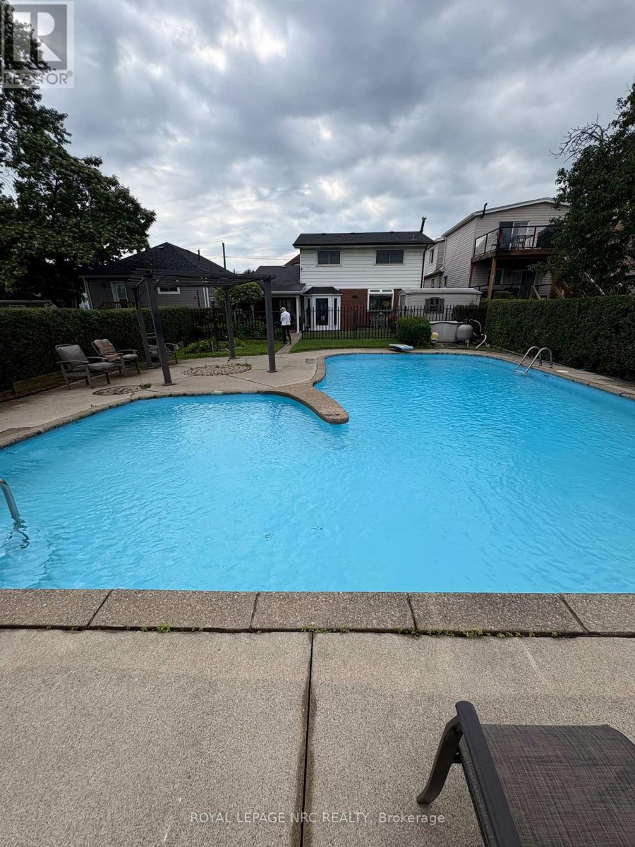 68 Pine Street S, Thorold, Ontario  L2V 3L4 - Photo 3 - X13469638