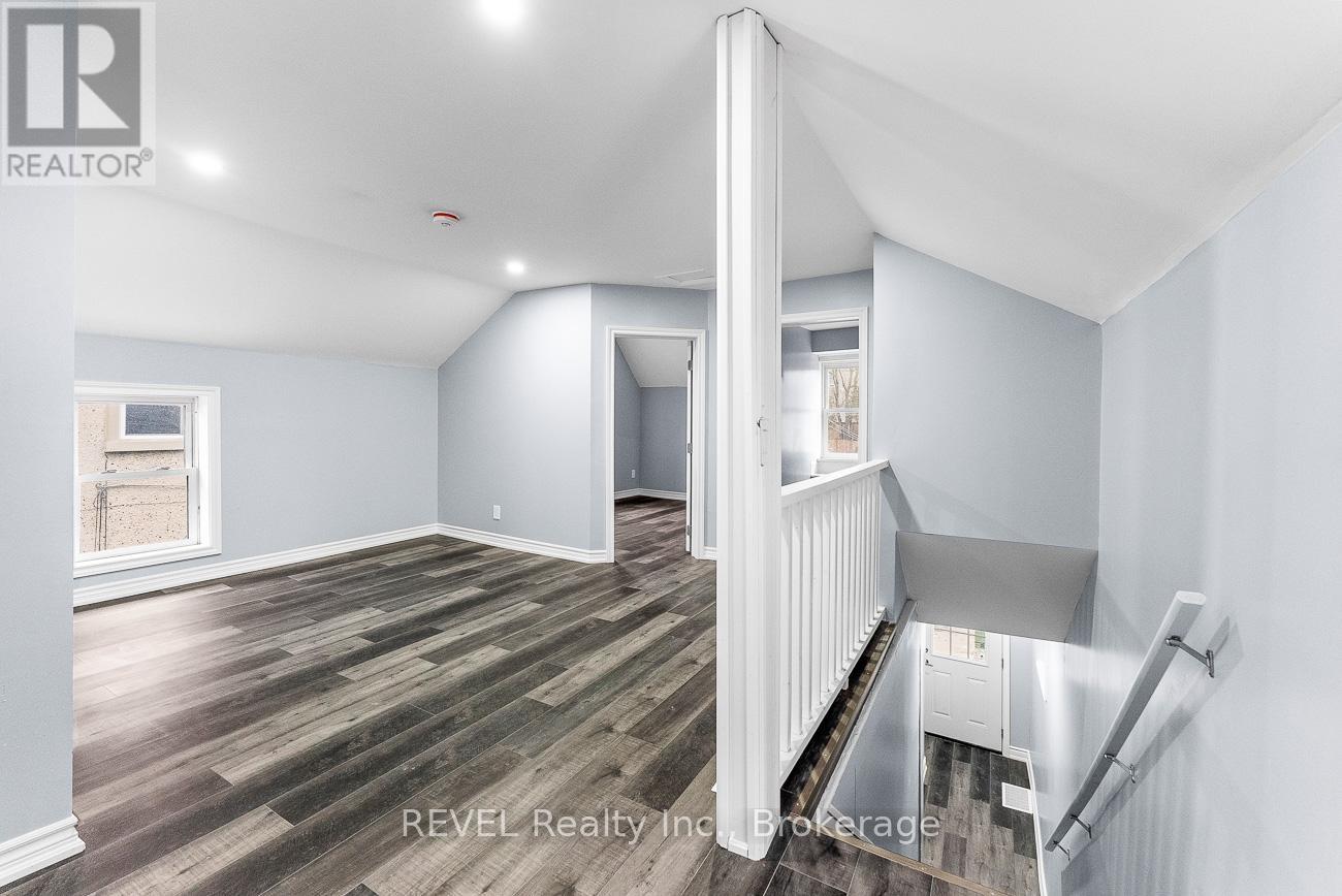 30 Division Street, St. Catharines, Ontario  L2R 3G2 - Photo 3 - X13469656