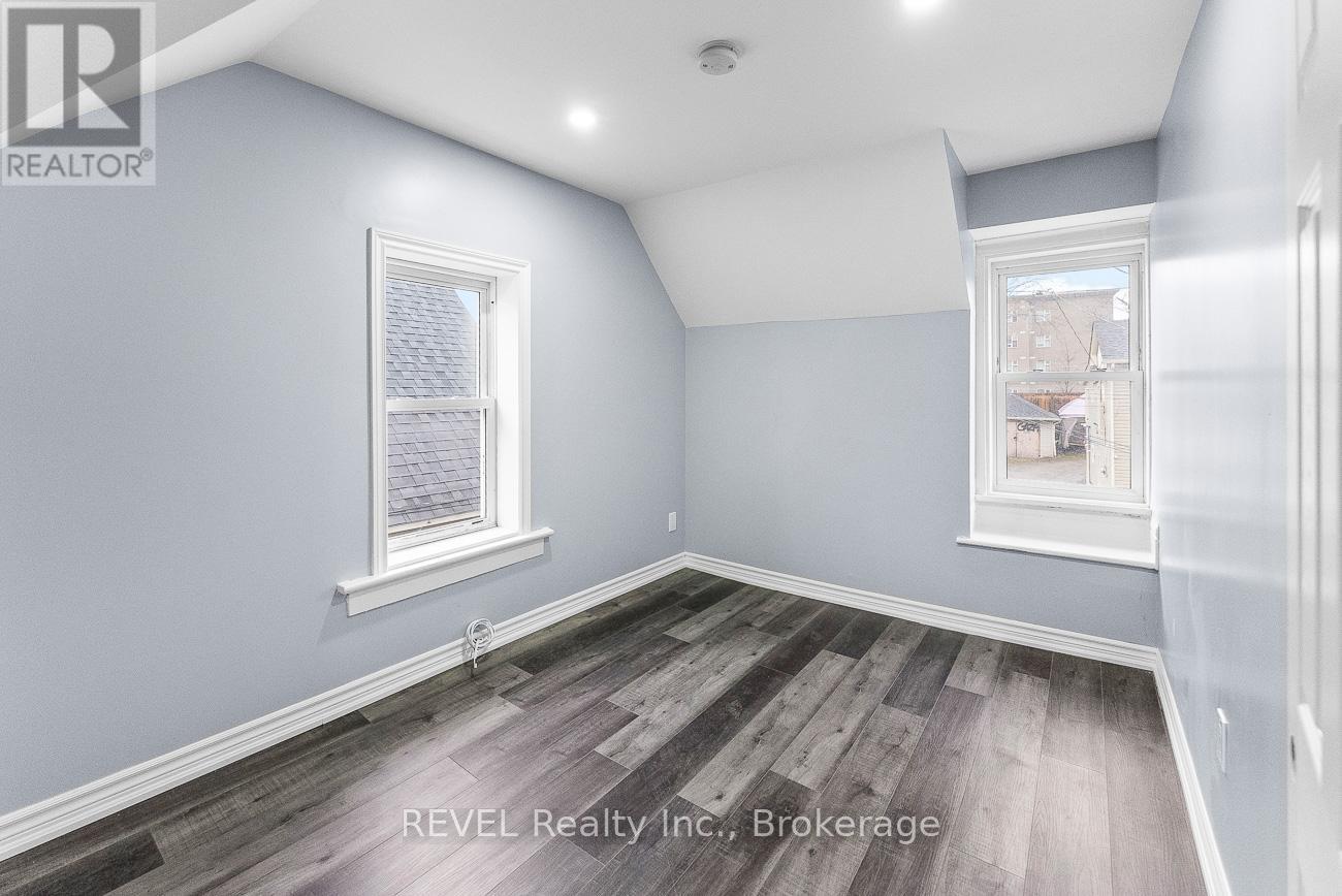 30 Division Street, St. Catharines, Ontario  L2R 3G2 - Photo 4 - X13469656