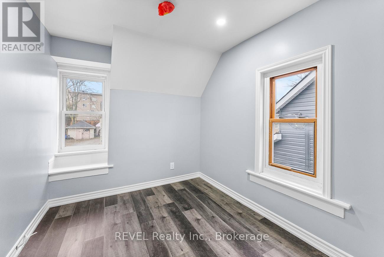 30 Division Street, St. Catharines, Ontario  L2R 3G2 - Photo 5 - X13469656