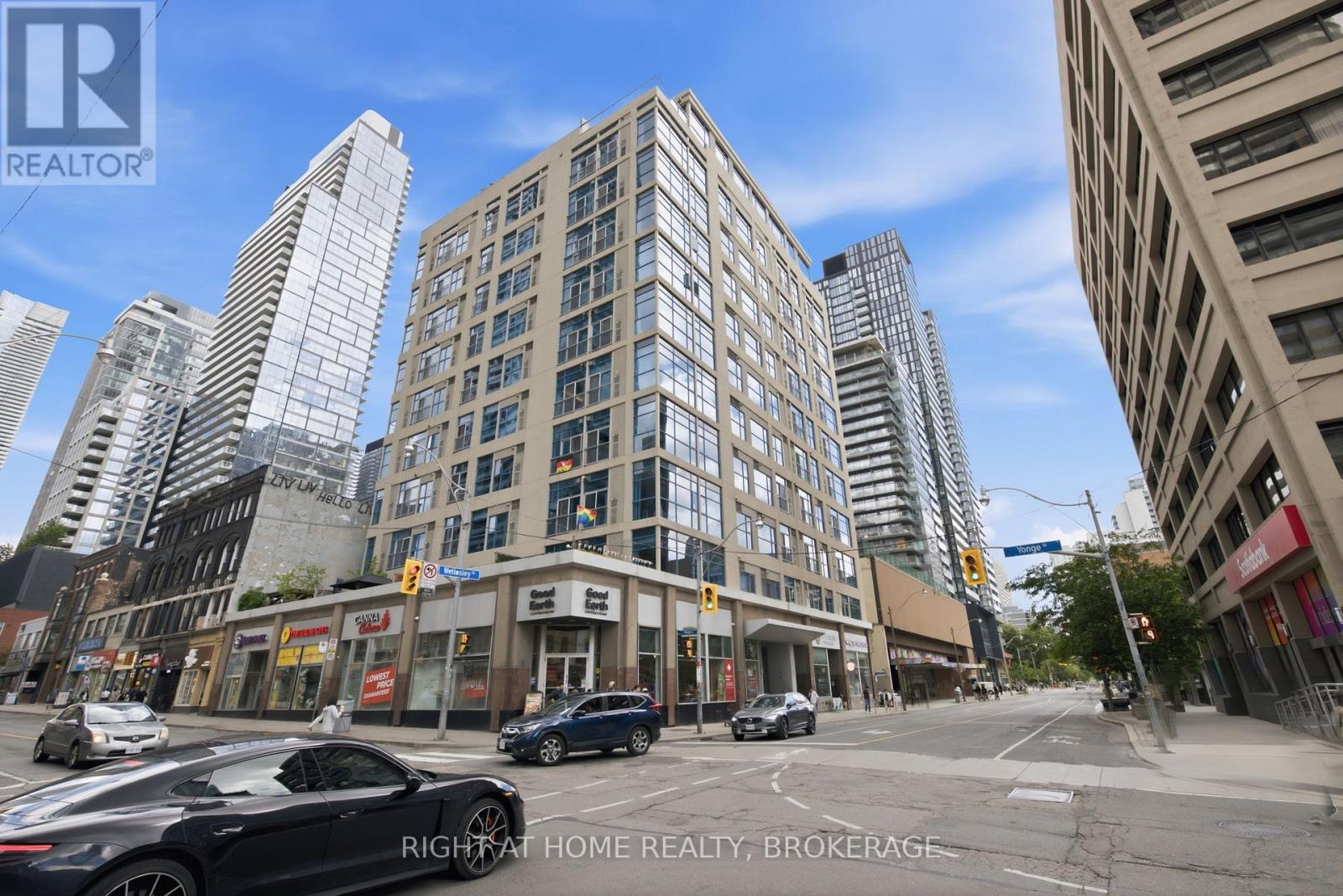 802 - 8 WELLESLEY STREET E, Toronto, Ontario