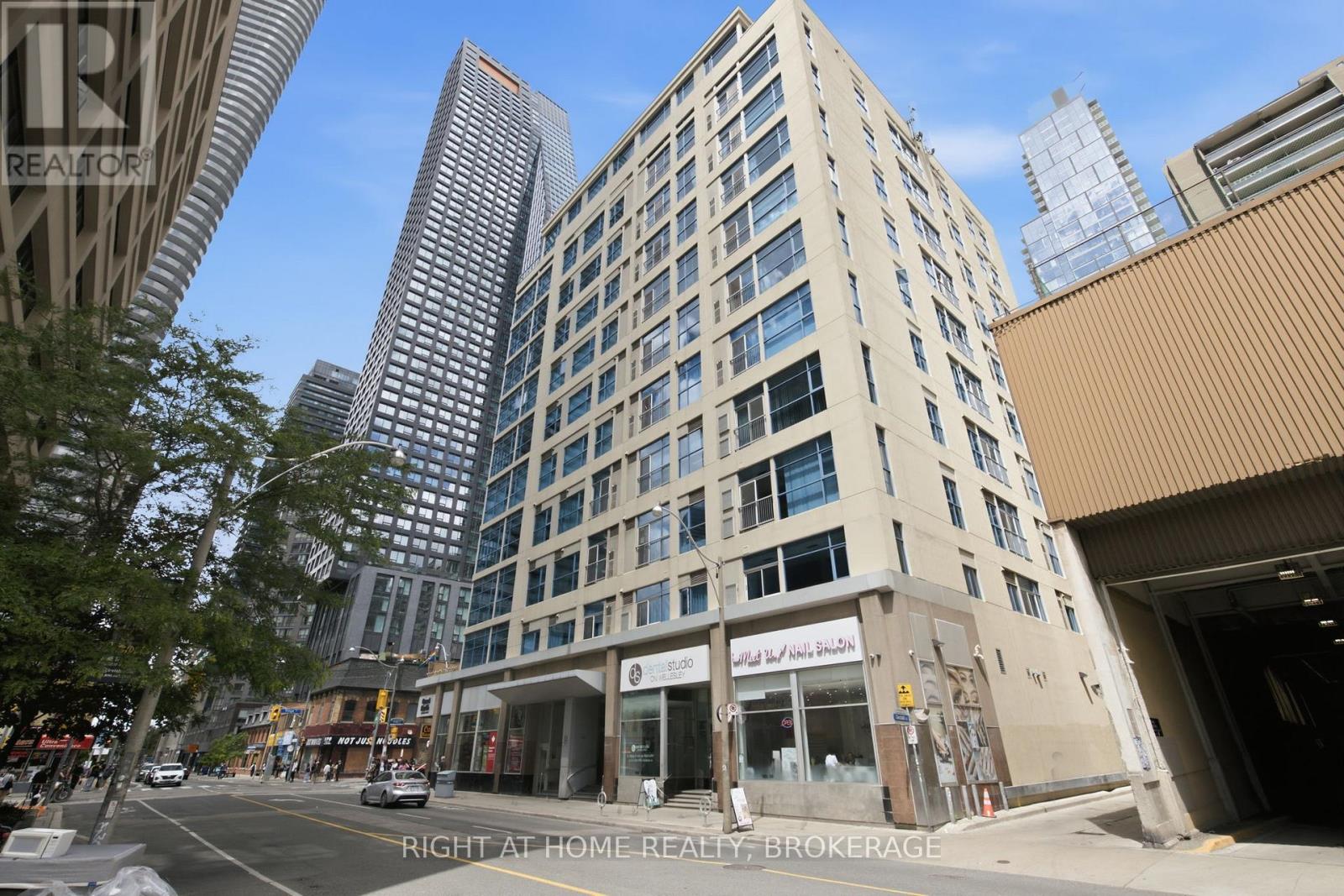 802 - 8 Wellesley Street E, Toronto, Ontario  M4Y 3B2 - Photo 2 - C13471698