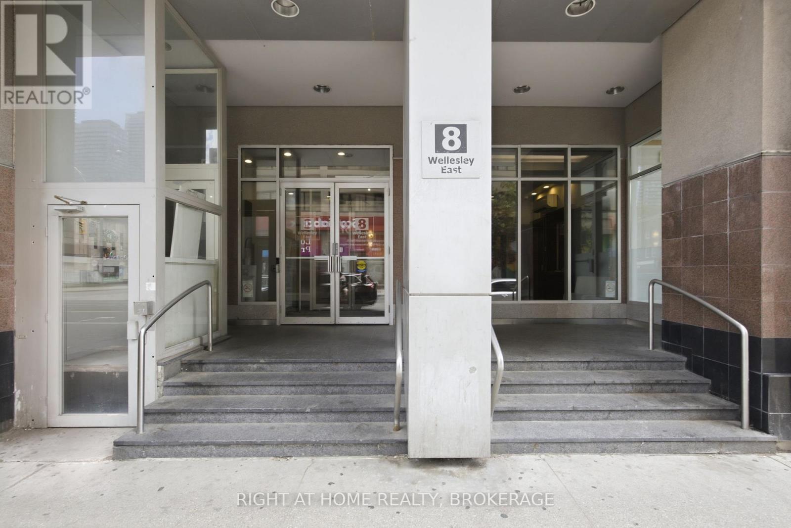 802 - 8 Wellesley Street E, Toronto, Ontario  M4Y 3B2 - Photo 3 - C13471698