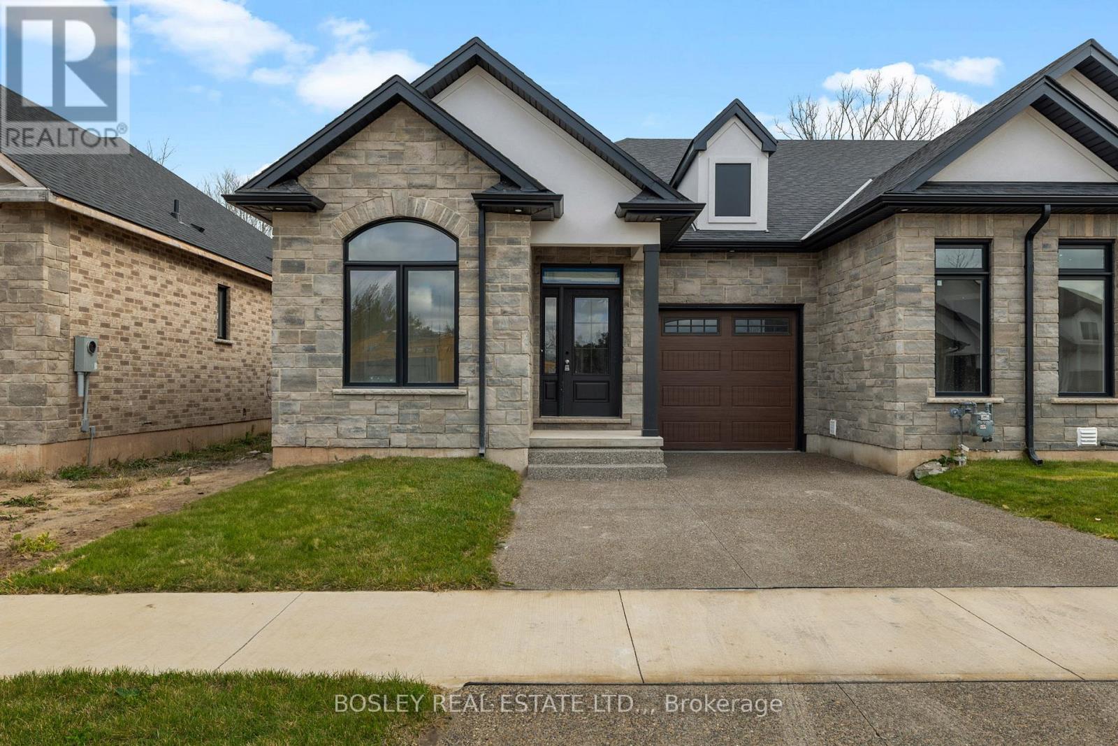 510 Royal Ridge Drive, Fort Erie, Ontario  L0S 1N0 - Photo 2 - X13473780