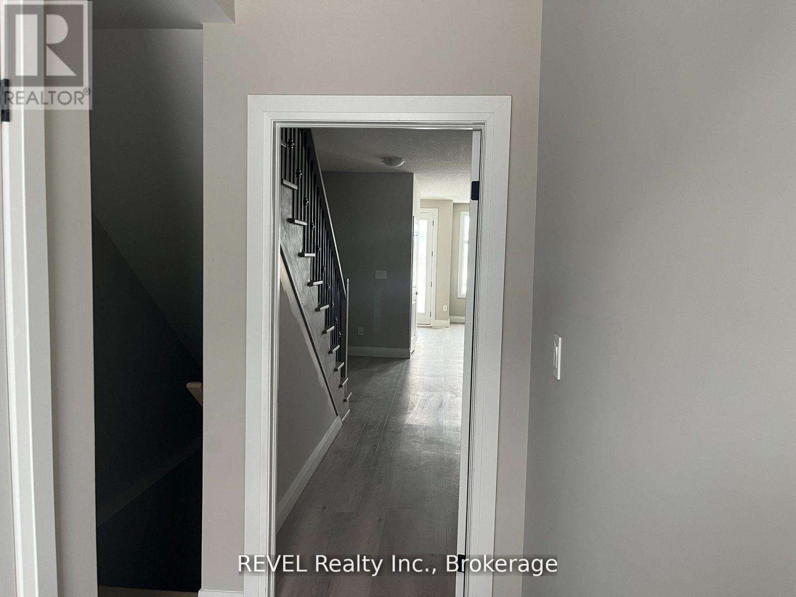 16 Keystone Trail, Welland, Ontario  L3B 0N8 - Photo 3 - X13474200