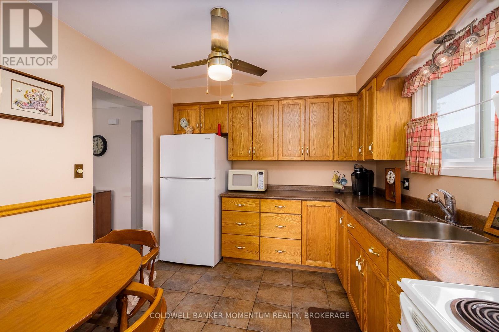 2 Wychwood Road, Welland, Ontario  L3C 5V3 - Photo 14 - X13474252