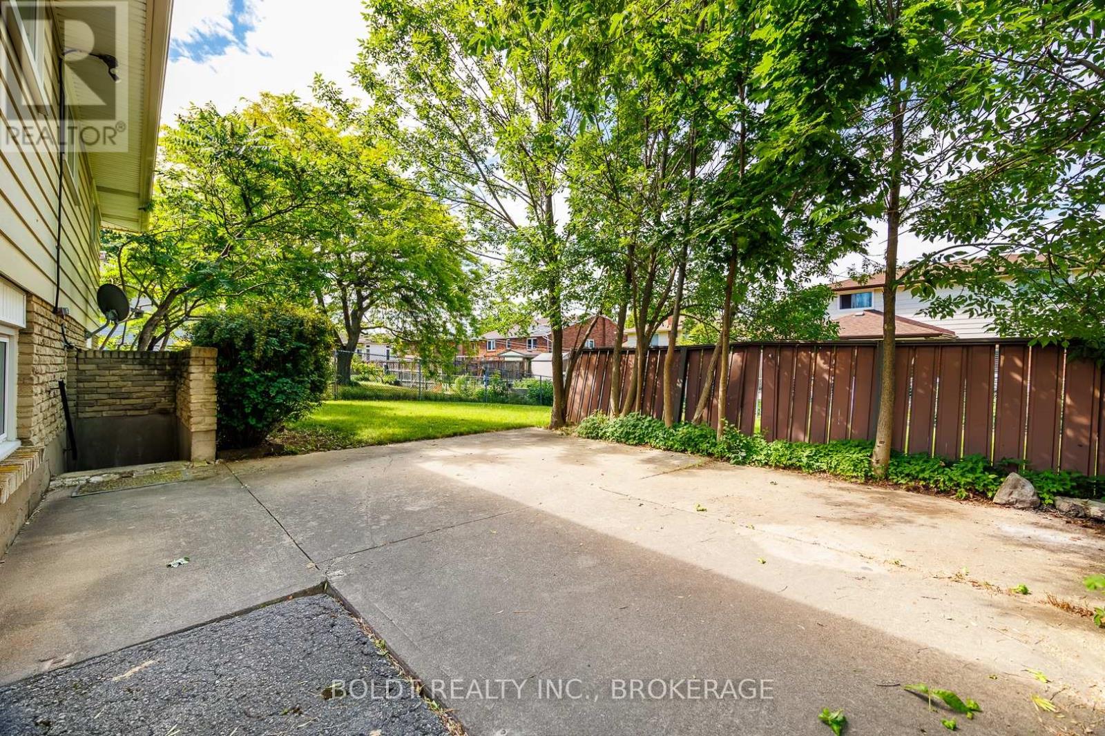 29 Tupper Drive, Thorold, Ontario  L2V 4G8 - Photo 4 - X13474260