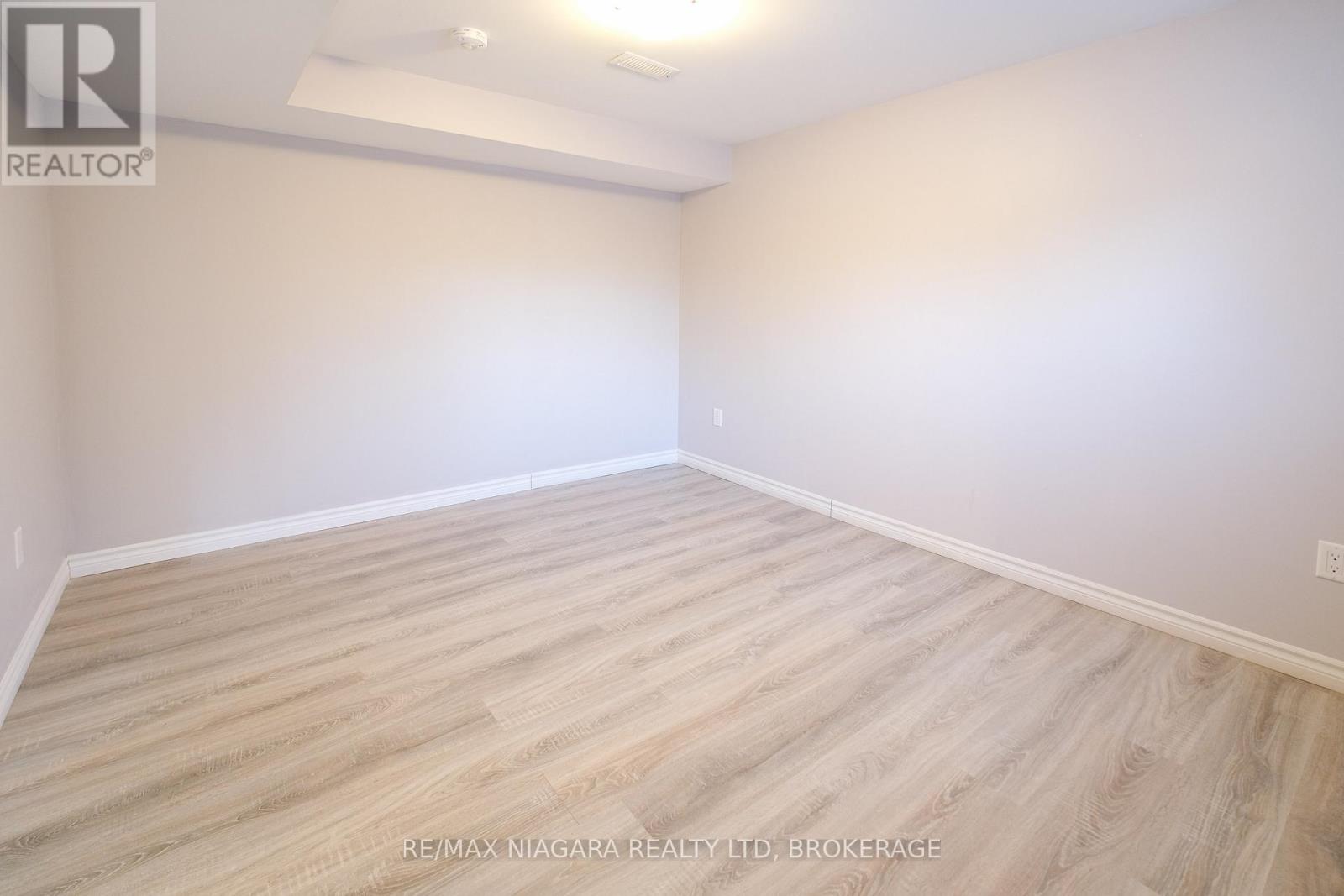 15 Old Oxford Road, St. Catharines, Ontario  L2M 2J7 - Photo 15 - X13477810