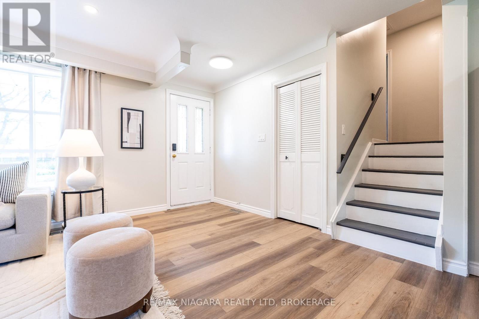15 Old Oxford Road, St. Catharines, Ontario  L2M 2J7 - Photo 3 - X13477810