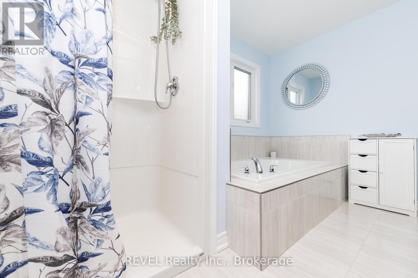 8 Elderberry Road, Thorold, Ontario  L2V 0E7 - Photo 39 - X13478474