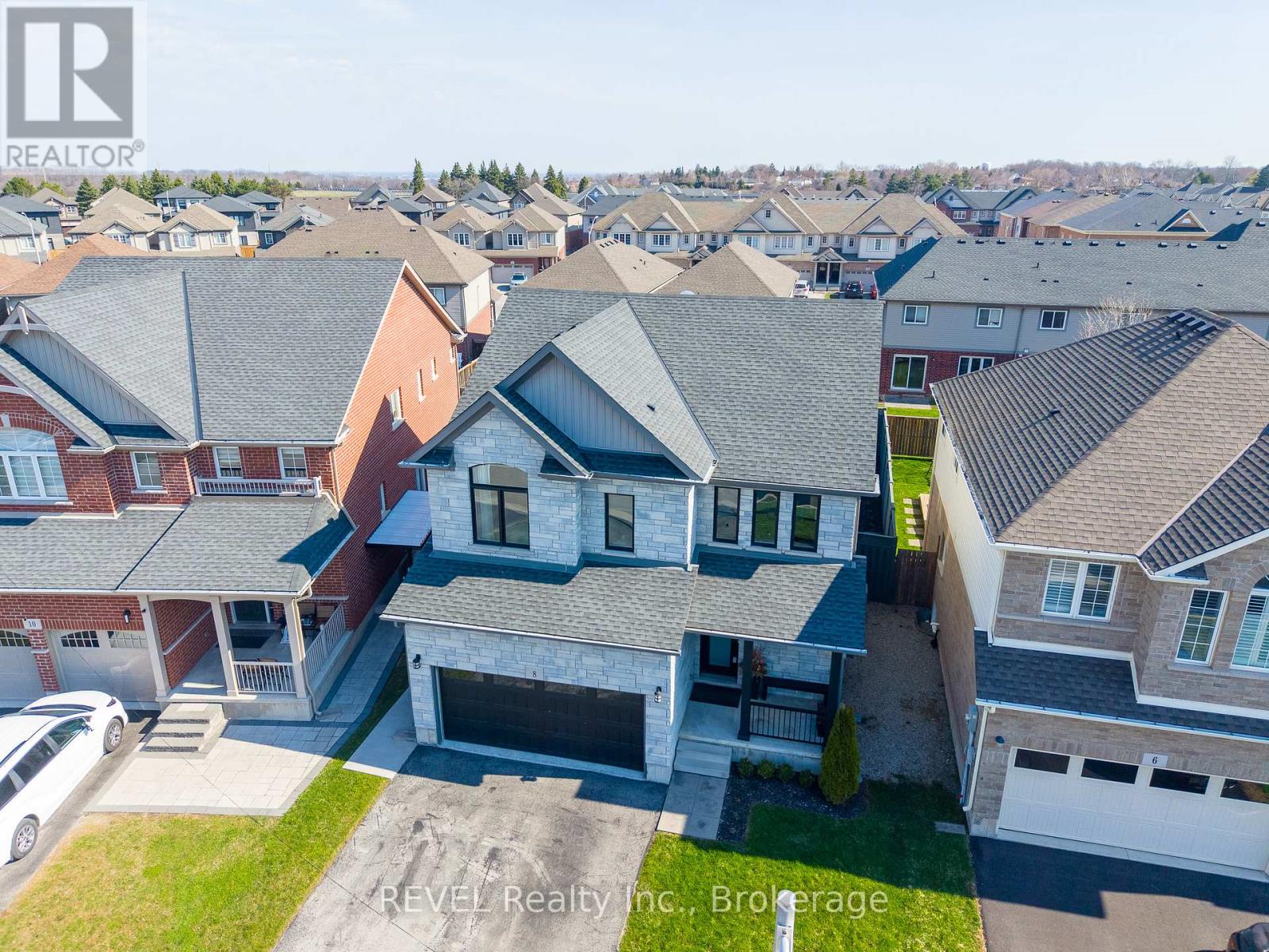 8 Elderberry Road, Thorold, Ontario  L2V 0E7 - Photo 4 - X13478474