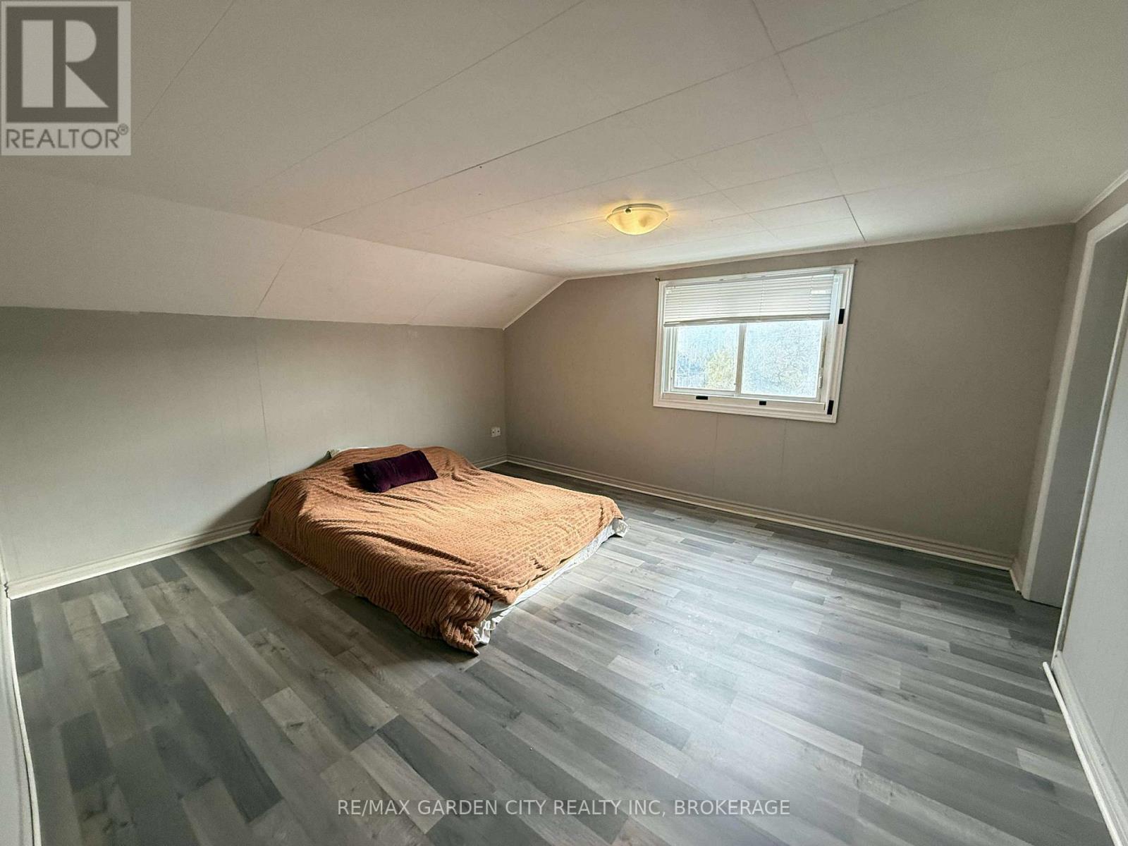 1 - 130 St Paul Crescent E, St. Catharines, Ontario  L2S 1M9 - Photo 11 - X13479876