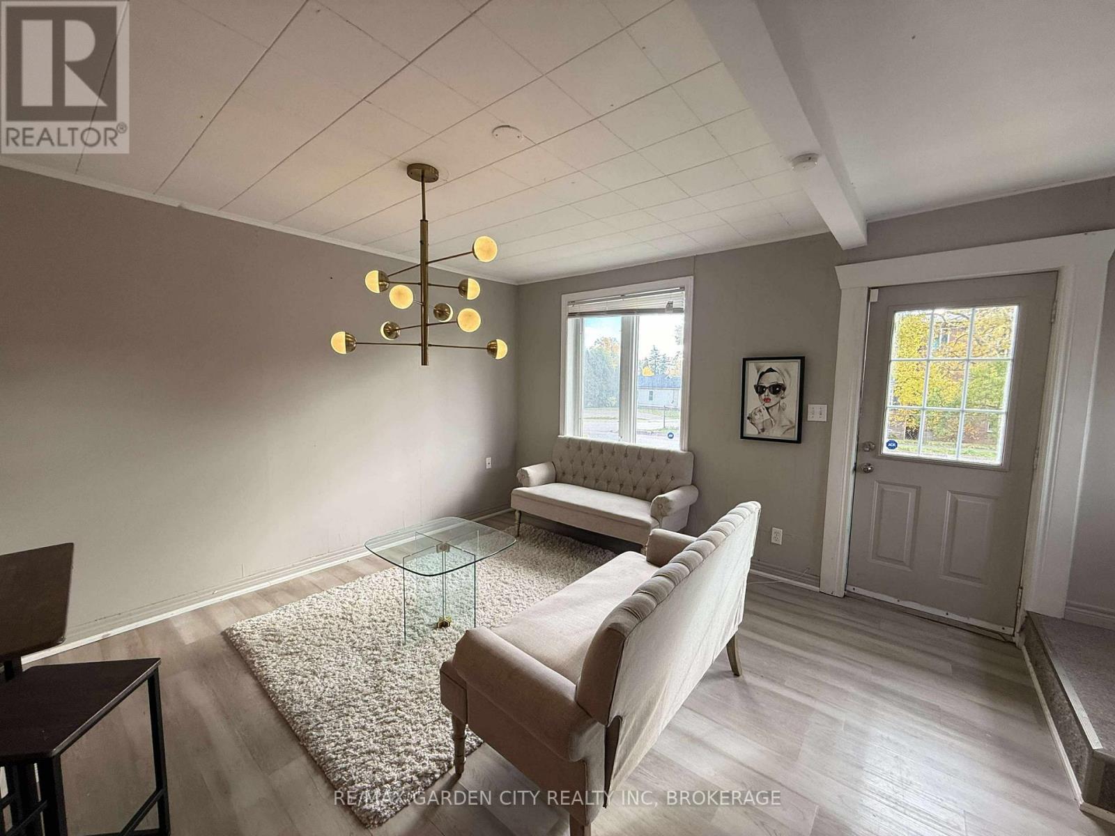 1 - 130 St Paul Crescent E, St. Catharines, Ontario  L2S 1M9 - Photo 2 - X13479876