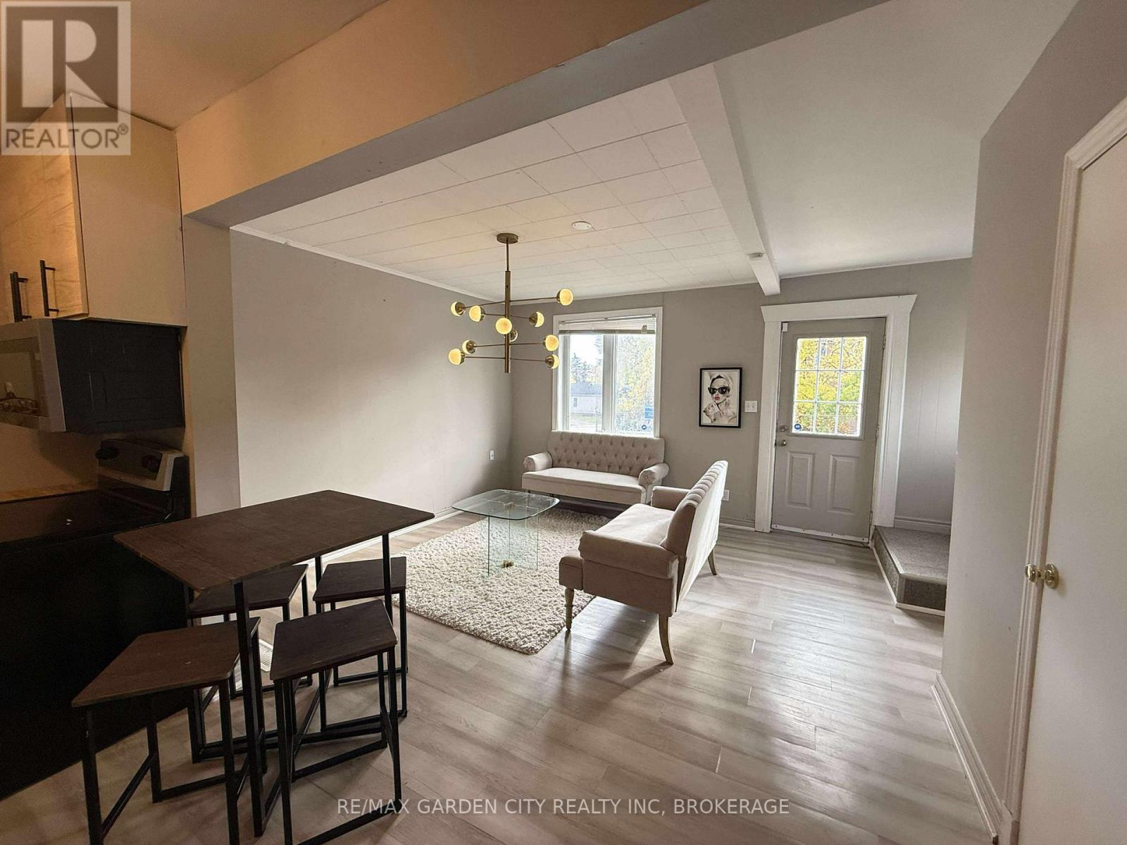 1 - 130 St Paul Crescent E, St. Catharines, Ontario  L2S 1M9 - Photo 4 - X13479876