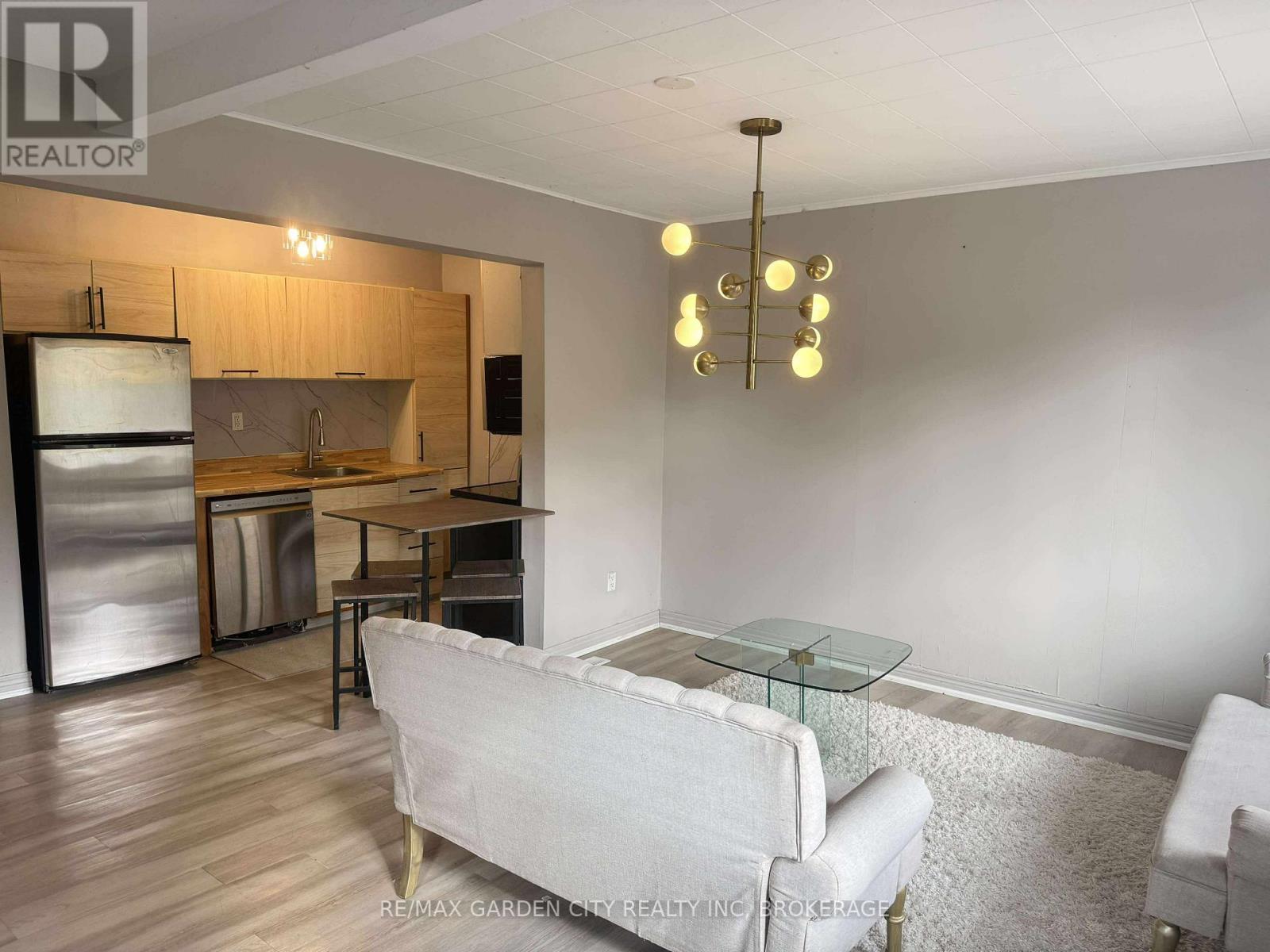 1 - 130 St Paul Crescent E, St. Catharines, Ontario  L2S 1M9 - Photo 5 - X13479876