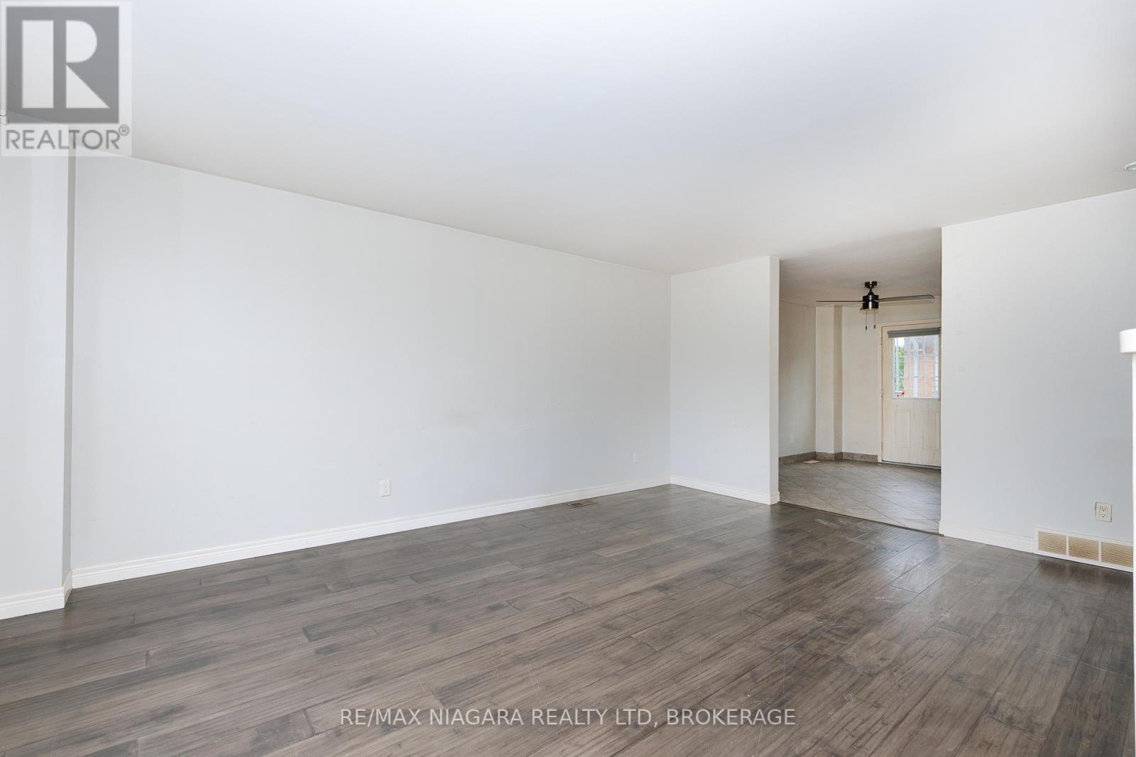 1 - 252 Bertie Street, Fort Erie, Ontario  L2A 1Z6 - Photo 4 - X13480702