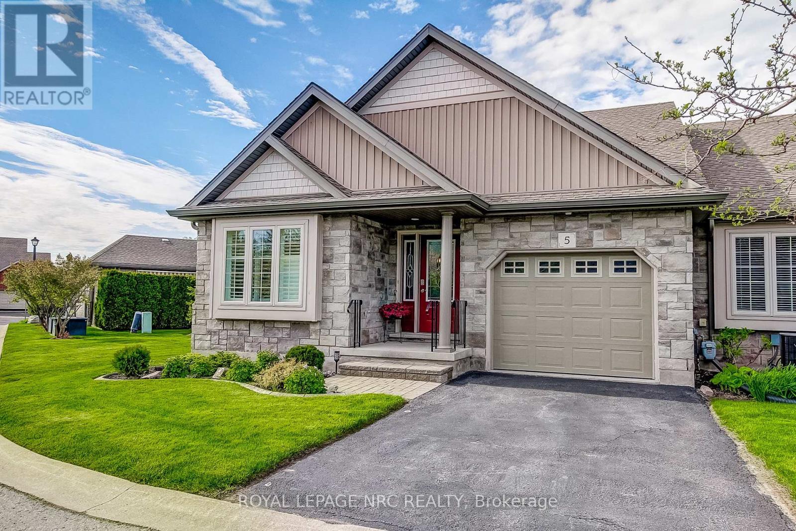 5 Rose Glen Crescent, Niagara-On-The-Lake, Ontario  L0S 1J0 - Photo 2 - X13480906