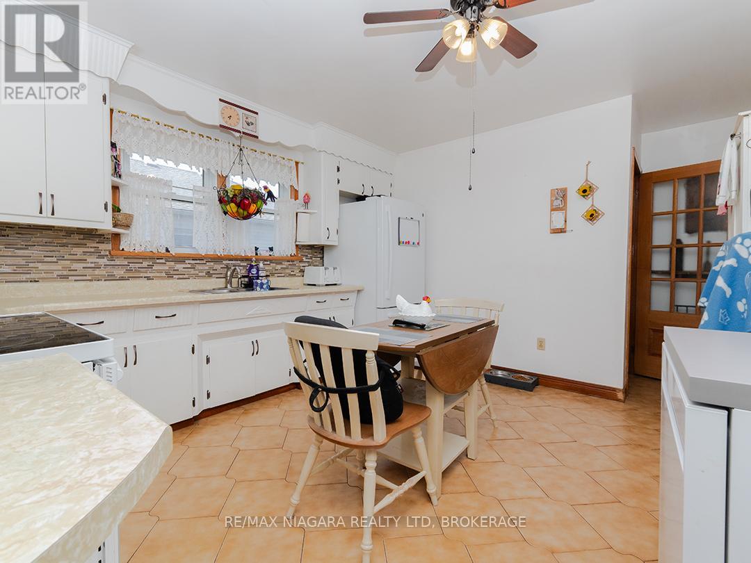 90 John Street, Port Colborne, Ontario  L3K 1R2 - Photo 11 - X13481530