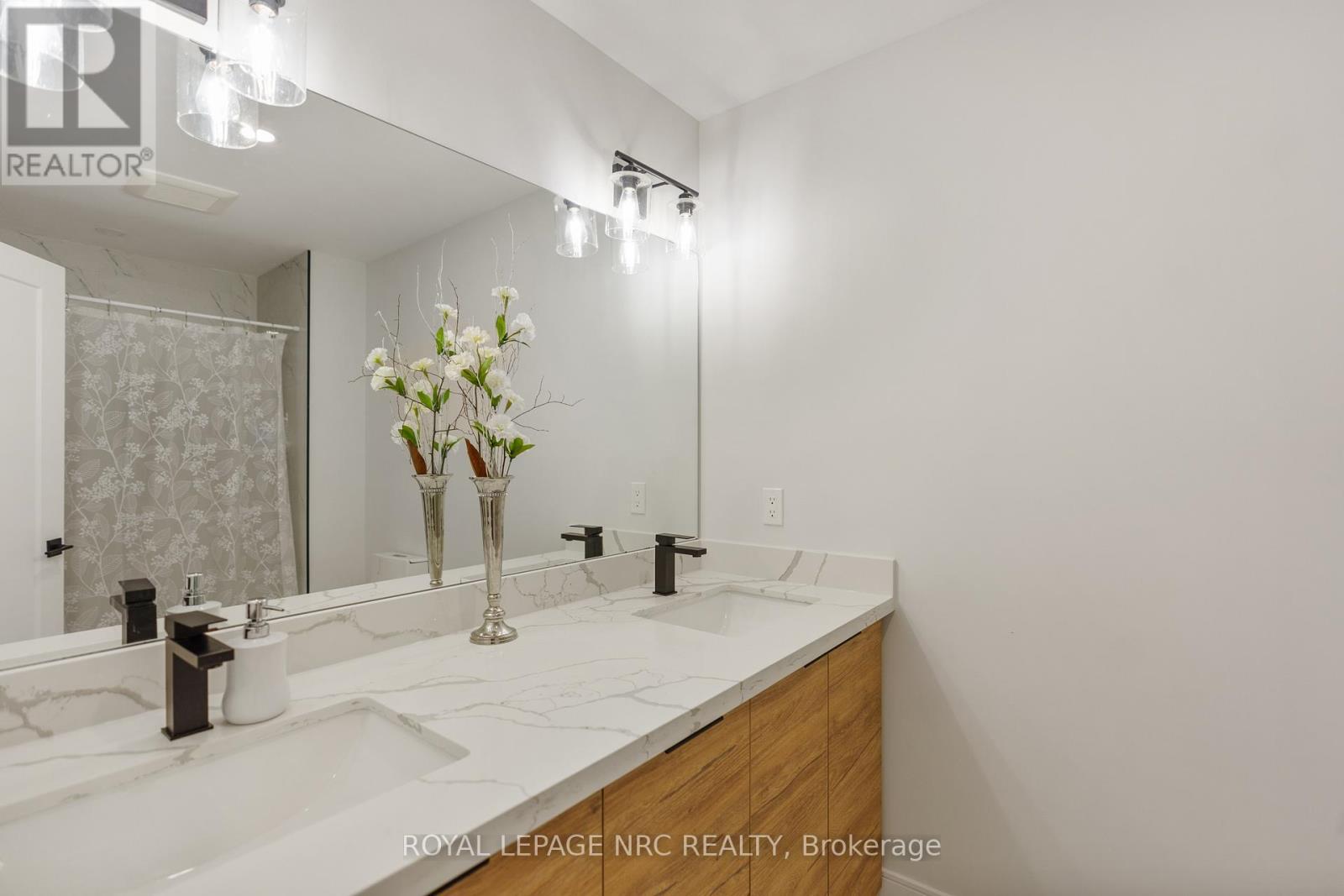 7384 Splendour Drive, Niagara Falls, Ontario  L2H 3V8 - Photo 20 - X13482710