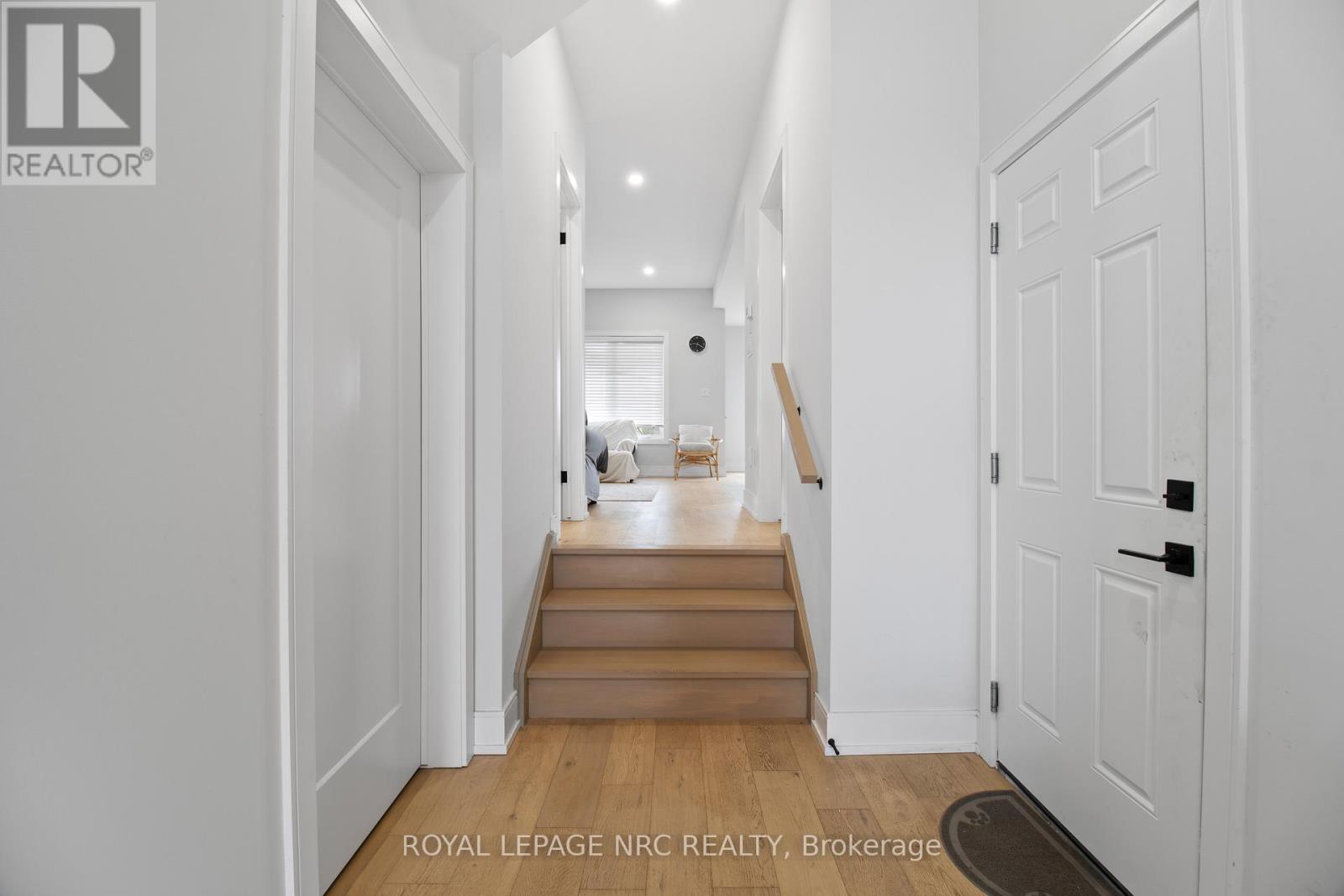7384 Splendour Drive, Niagara Falls, Ontario  L2H 3V8 - Photo 5 - X13482710