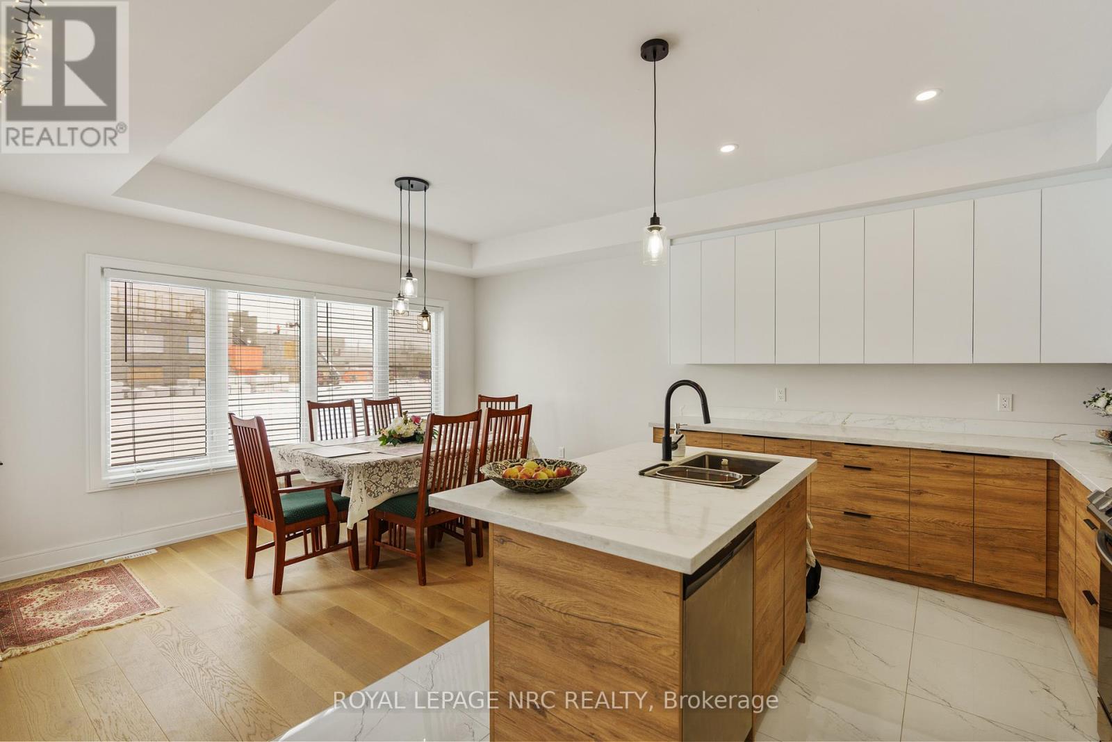 7384 Splendour Drive, Niagara Falls, Ontario  L2H 3V8 - Photo 9 - X13482710