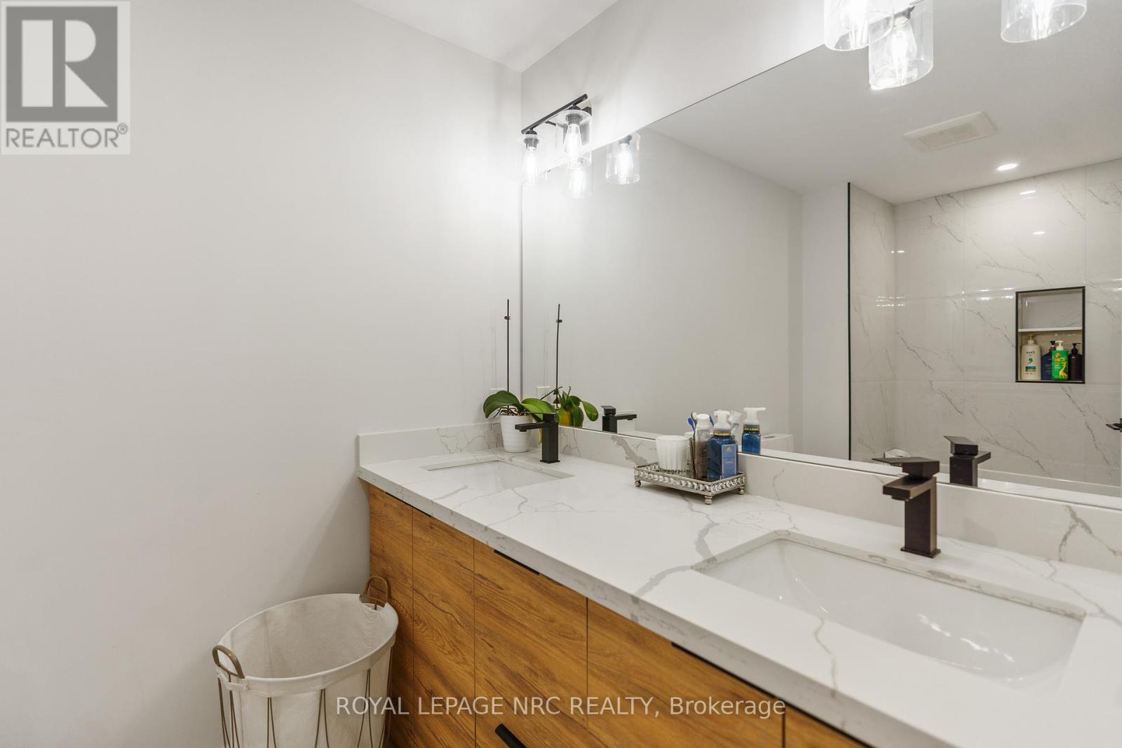7386 Splendour Drive, Niagara Falls, Ontario  L2H 3V8 - Photo 20 - X13482720