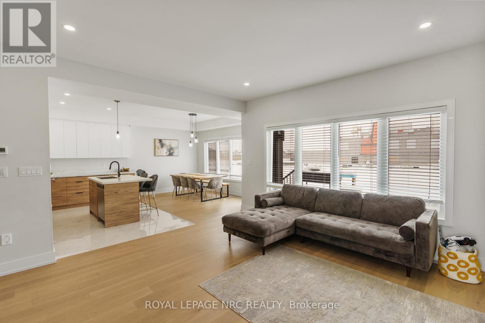 7386 Splendour Drive, Niagara Falls, Ontario  L2H 3V8 - Photo 5 - X13482720