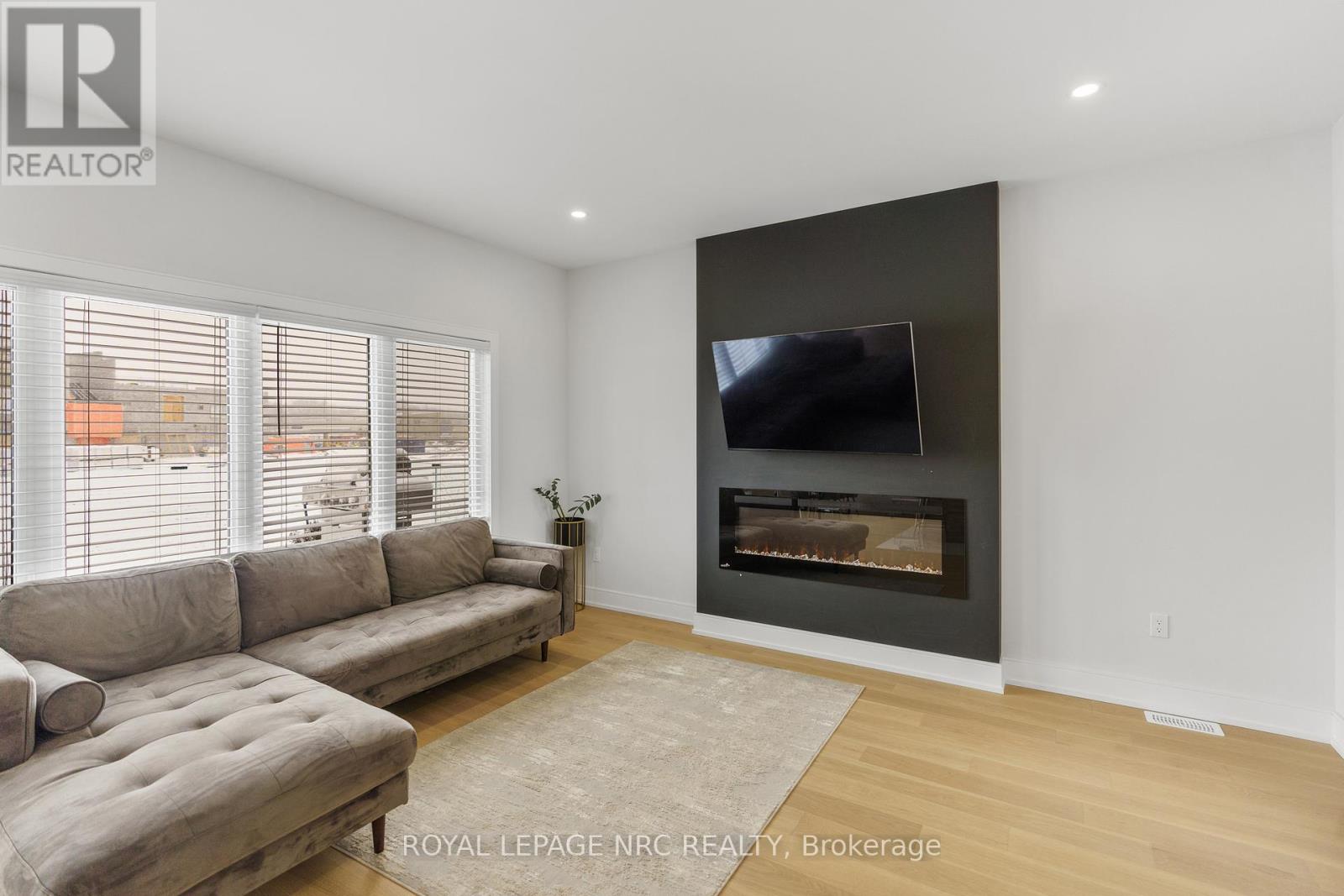 7386 Splendour Drive, Niagara Falls, Ontario  L2H 3V8 - Photo 6 - X13482720