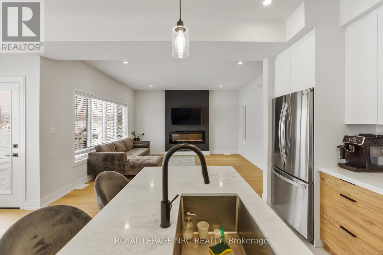 7386 Splendour Drive, Niagara Falls, Ontario  L2H 3V8 - Photo 7 - X13482720