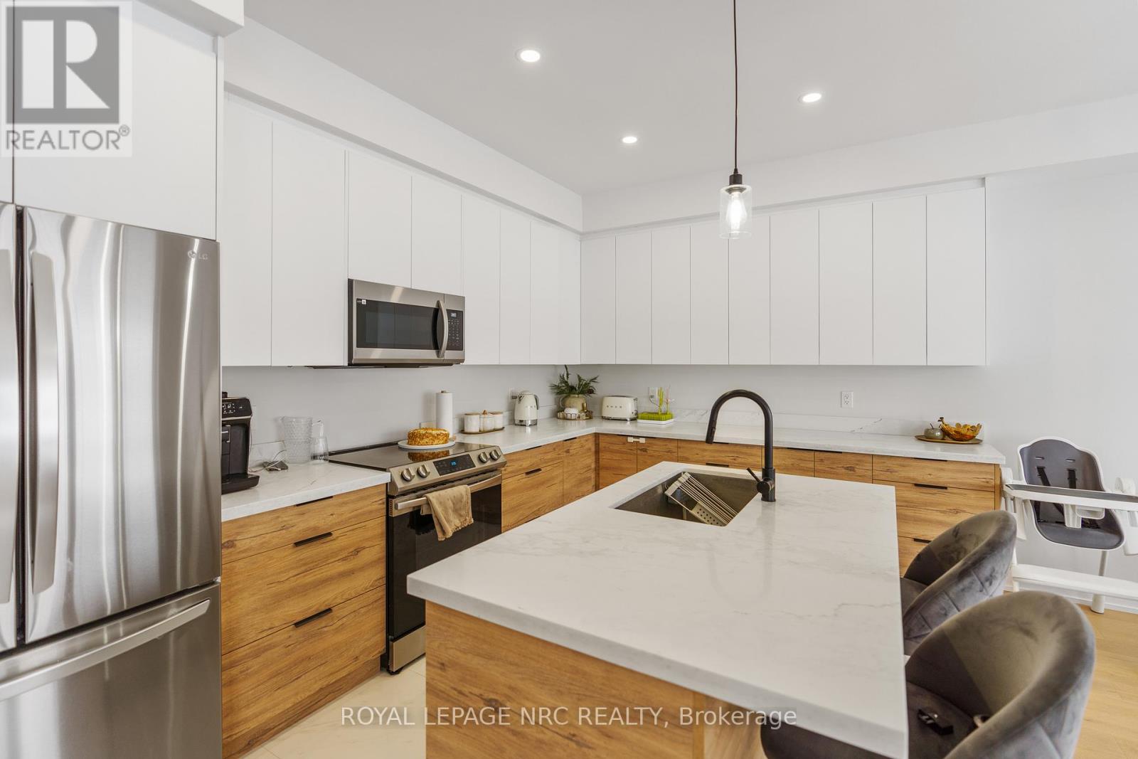 7386 Splendour Drive, Niagara Falls, Ontario  L2H 3V8 - Photo 8 - X13482720