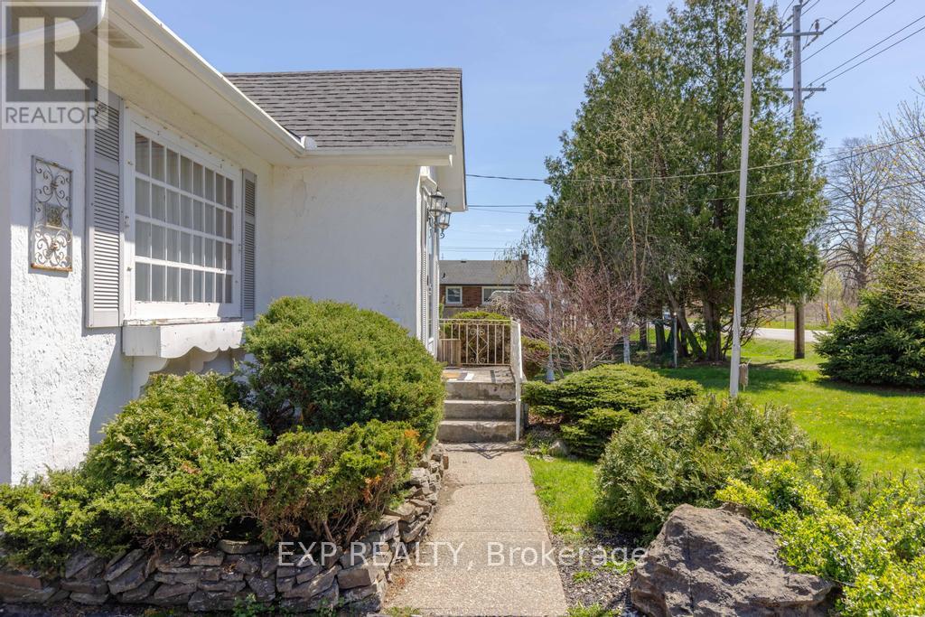 412 South Pelham Road, Welland, Ontario  L3C 3C6 - Photo 3 - X13482920