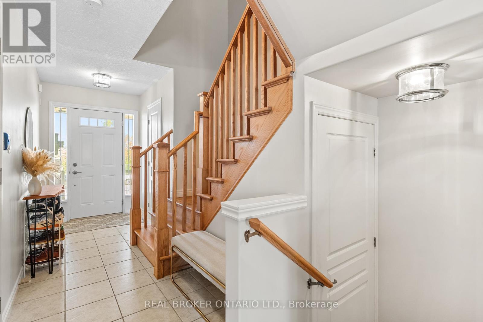 138 Edenrock Drive, Hamilton, Ontario  L8E 0G8 - Photo 4 - X13483024