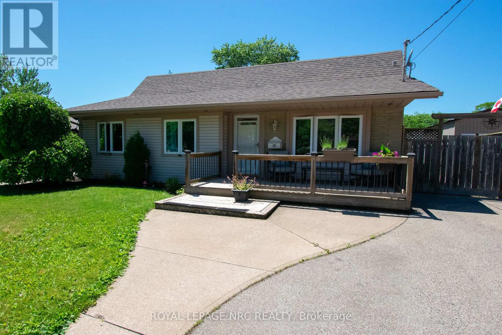 38 CARRIAGE ROAD, St. Catharines, Ontario